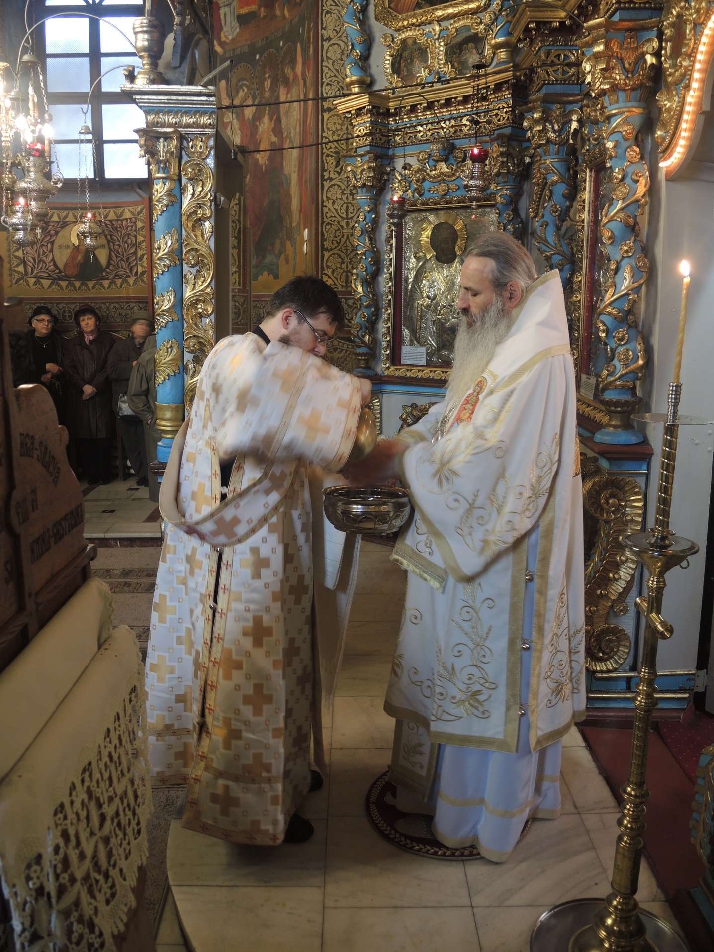 Sfânta Liturghie și Taina Sfântului Botez, oficiate de IPS Părinte Mitropolit Teofan în a doua zi de Paști Sfânta Liturghie și Taina Sfântului Botez, oficiate de IPS Părinte Mitropolit Teofan în a doua zi de Paști