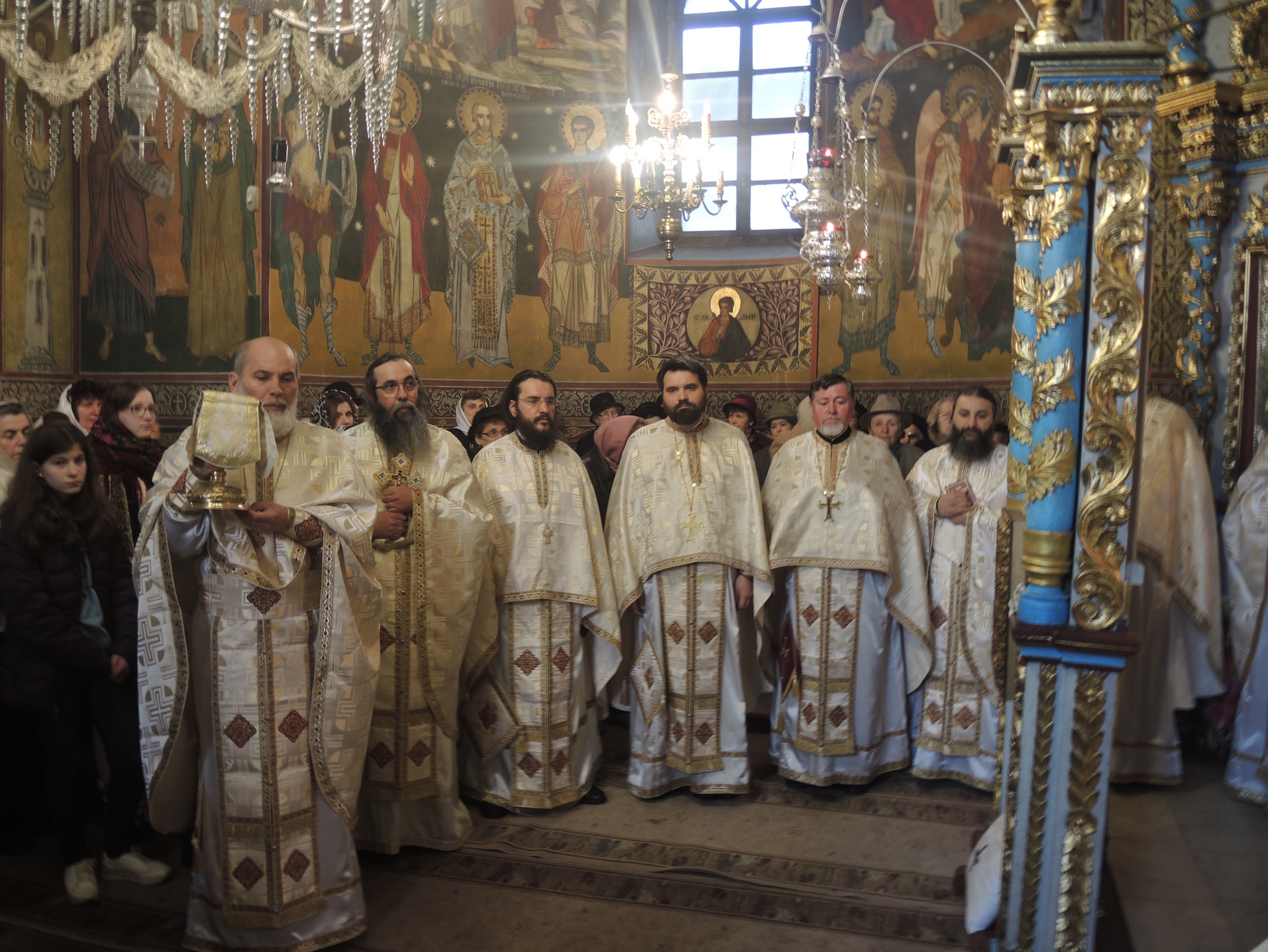 Sfânta Liturghie și Taina Sfântului Botez, oficiate de IPS Părinte Mitropolit Teofan în a doua zi de Paști Sfânta Liturghie și Taina Sfântului Botez, oficiate de IPS Părinte Mitropolit Teofan în a doua zi de Paști