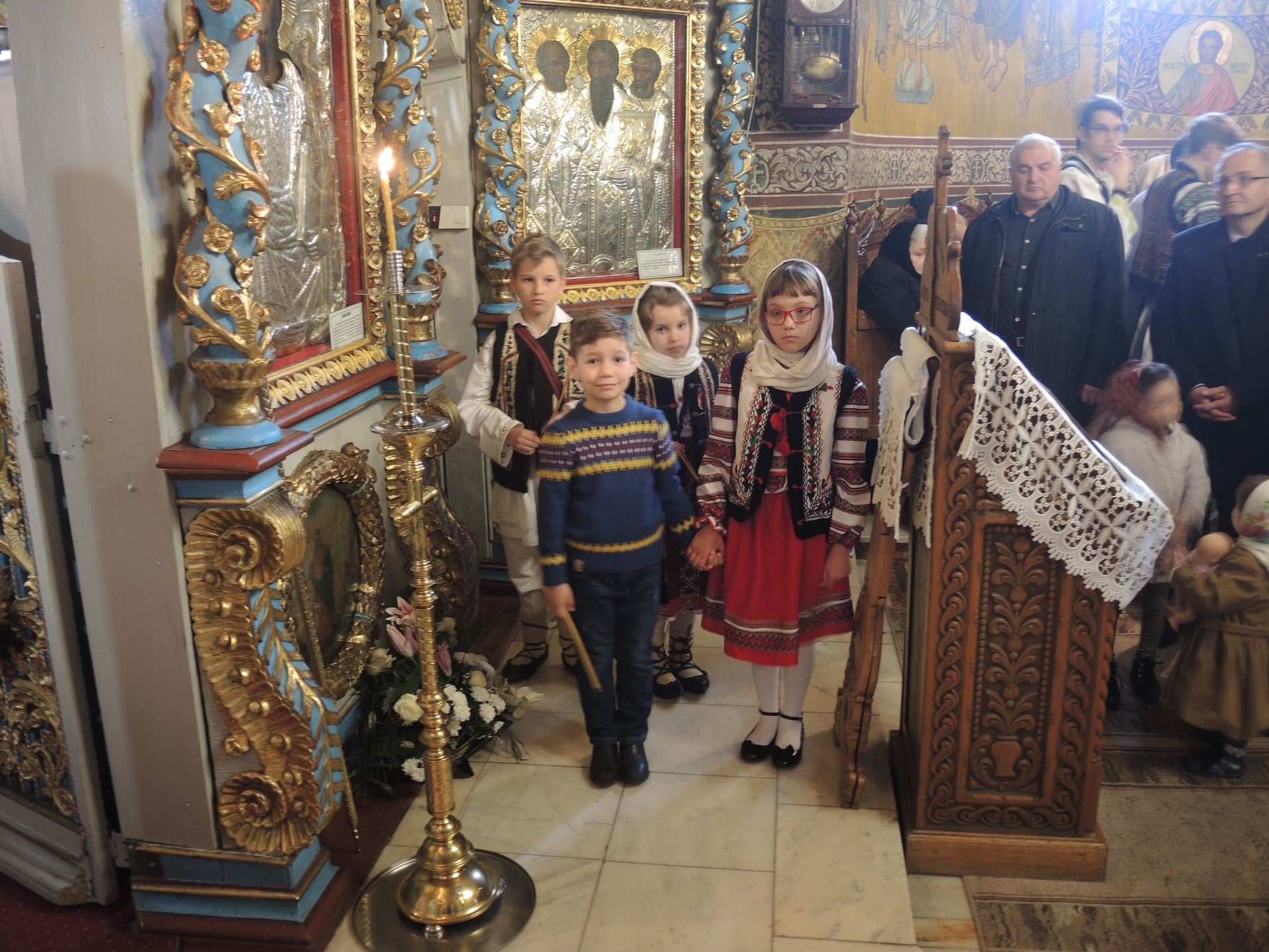 Sfânta Liturghie și Taina Sfântului Botez, oficiate de IPS Părinte Mitropolit Teofan în a doua zi de Paști Sfânta Liturghie și Taina Sfântului Botez, oficiate de IPS Părinte Mitropolit Teofan în a doua zi de Paști
