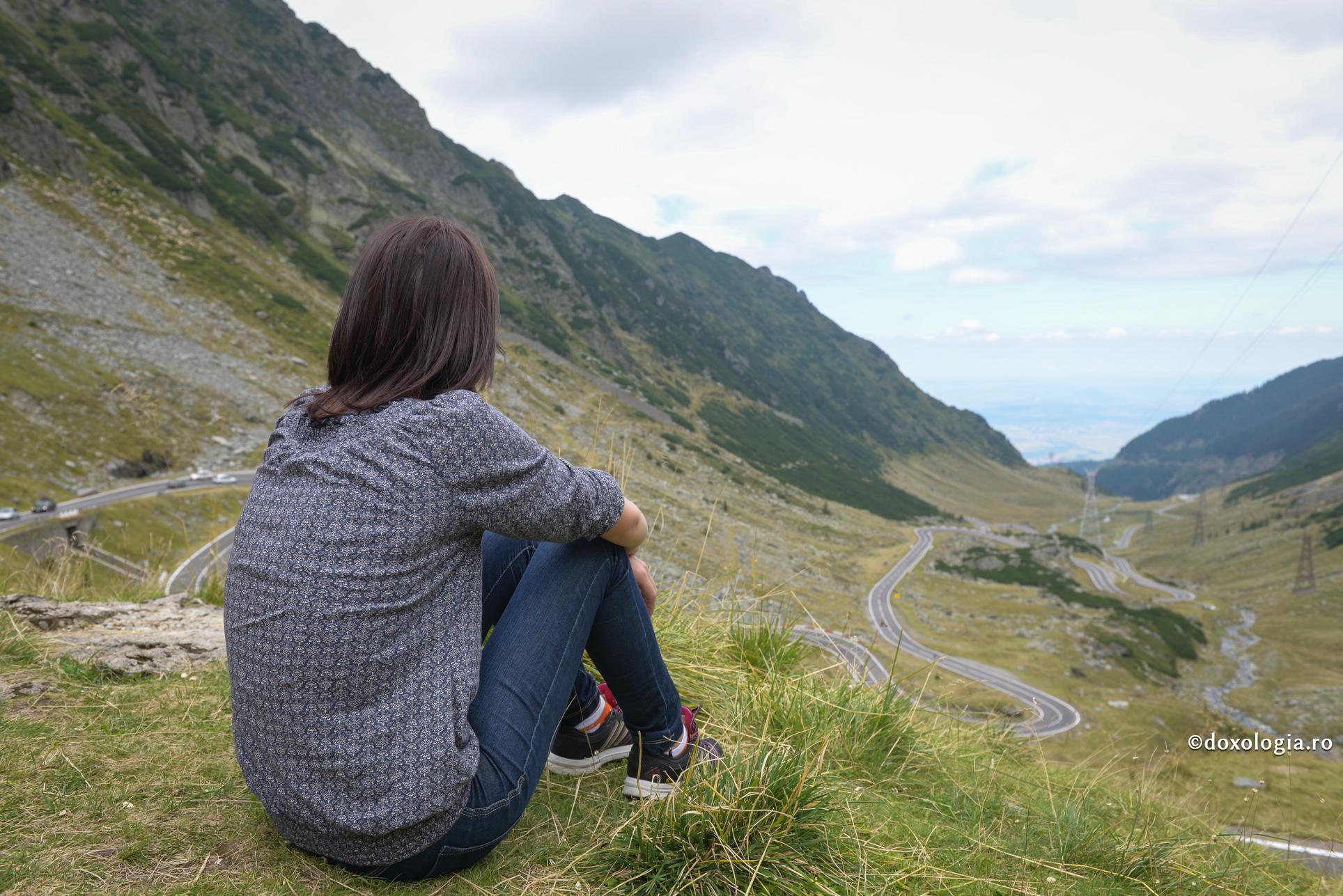 Foto: Oana Nechifor „Conştiinţă, spune-mi drept, dacă mor amu, mă mântuiesc, Îi place lui Dumnezeu cum sunt?”