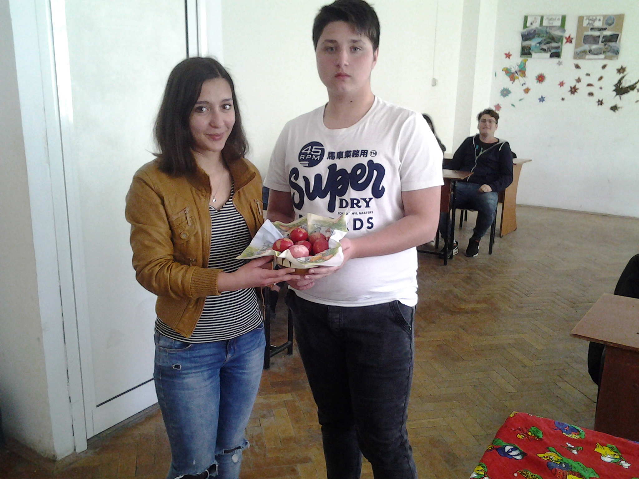 Tradiția înroșirii ouălor – văzută prin ochi de copil