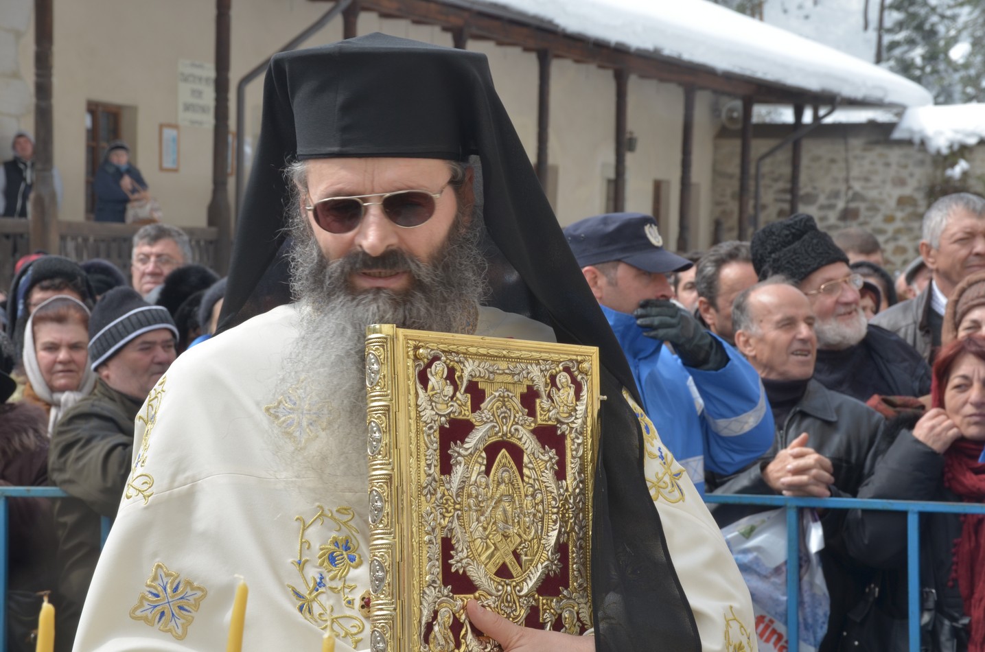 Mitropolitul Teofan la hramul Mănăstirii Bistriţa: „Dumnezeu nu poate să locuiască într-o minte stăpânită de conştiinţa luciferică a superiorităţii faţă de ceilalţi“