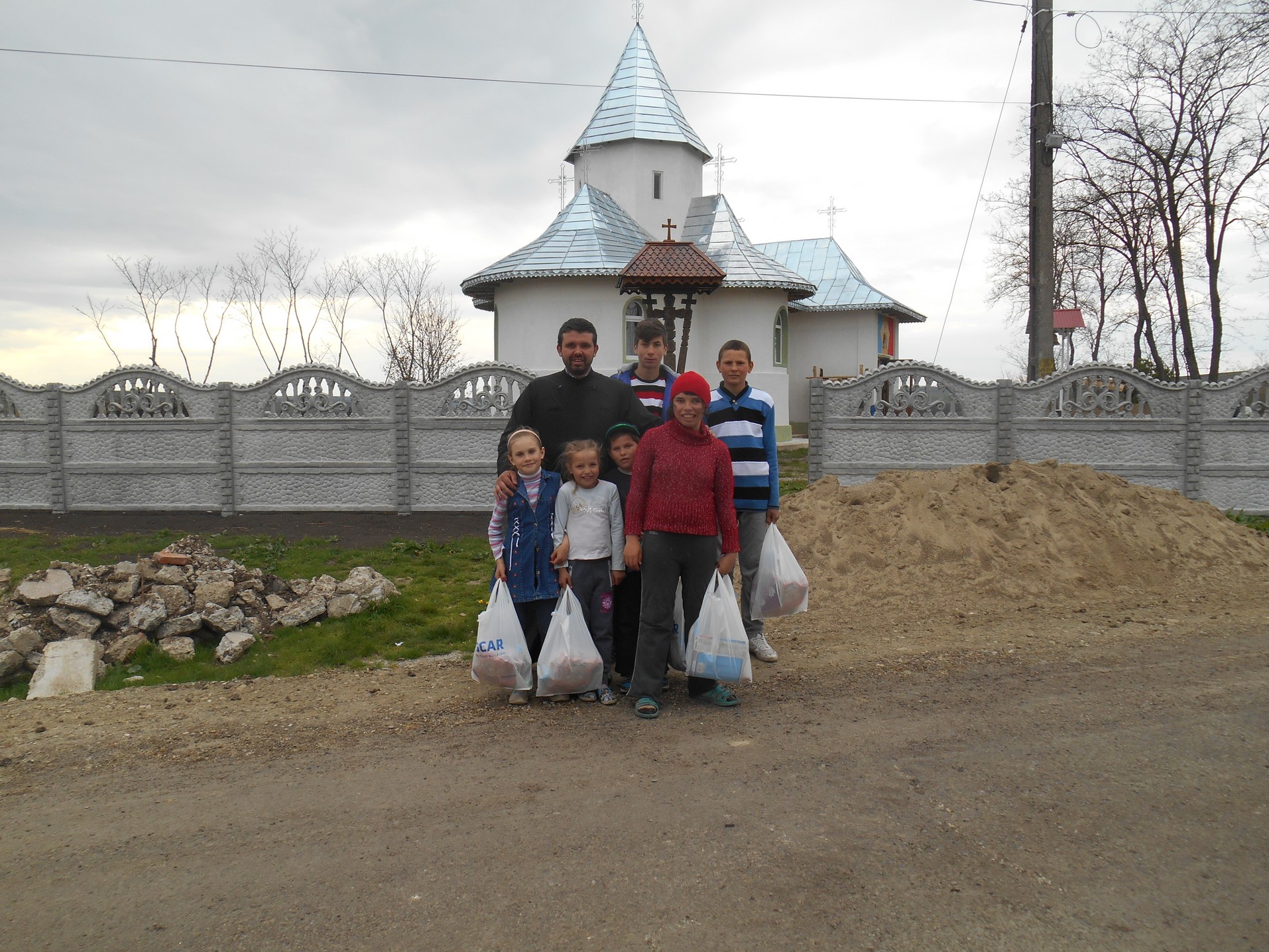 Proiect misionar-filantropic „Dincolo de cuvinte”, în Parohiile Chișcăreni și Satu Nou