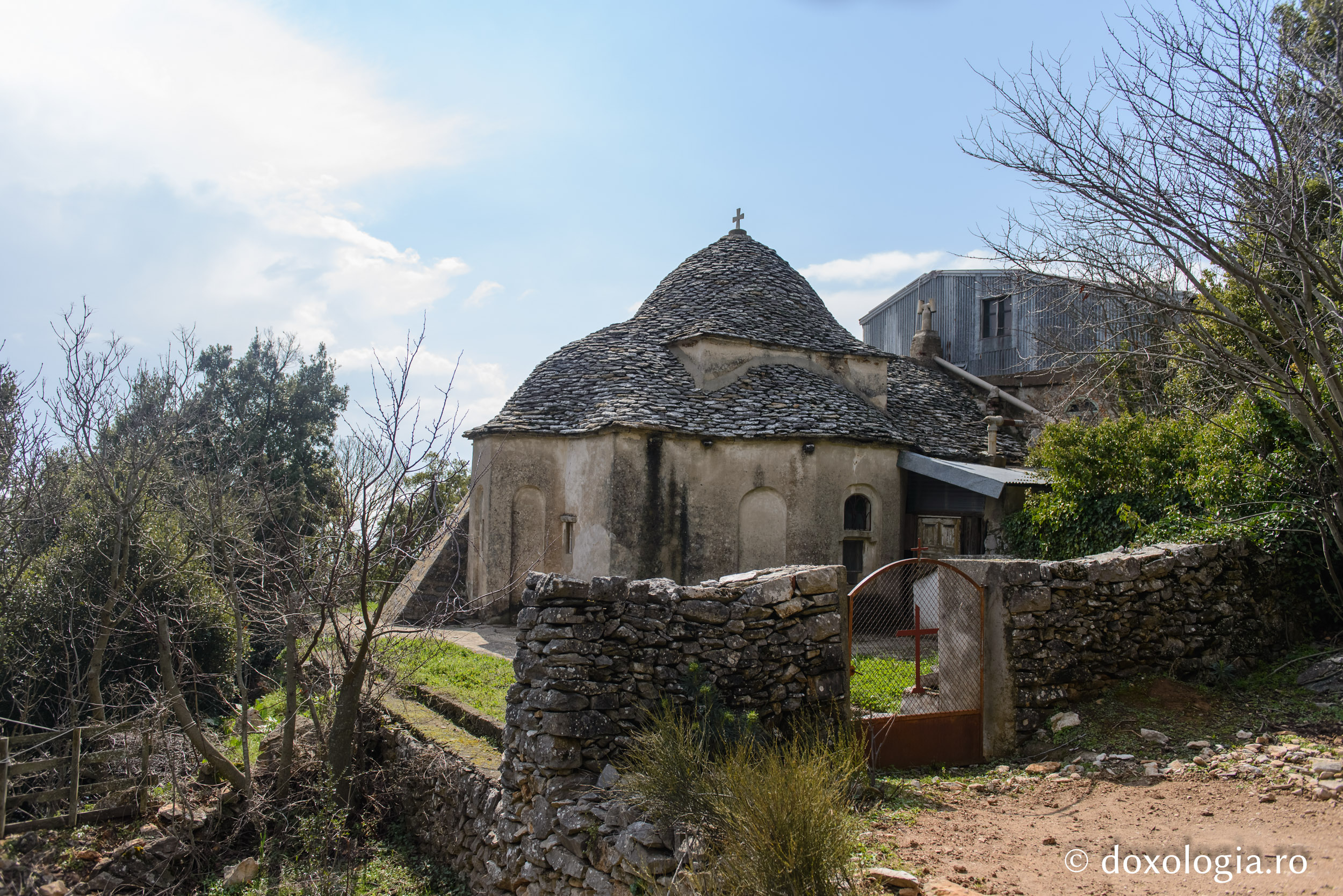 Sihăstria Sfântul Vasile – Athos / Foto: Pr. Silviu Cluci Sihăstria Sfântul Vasile – Athos
