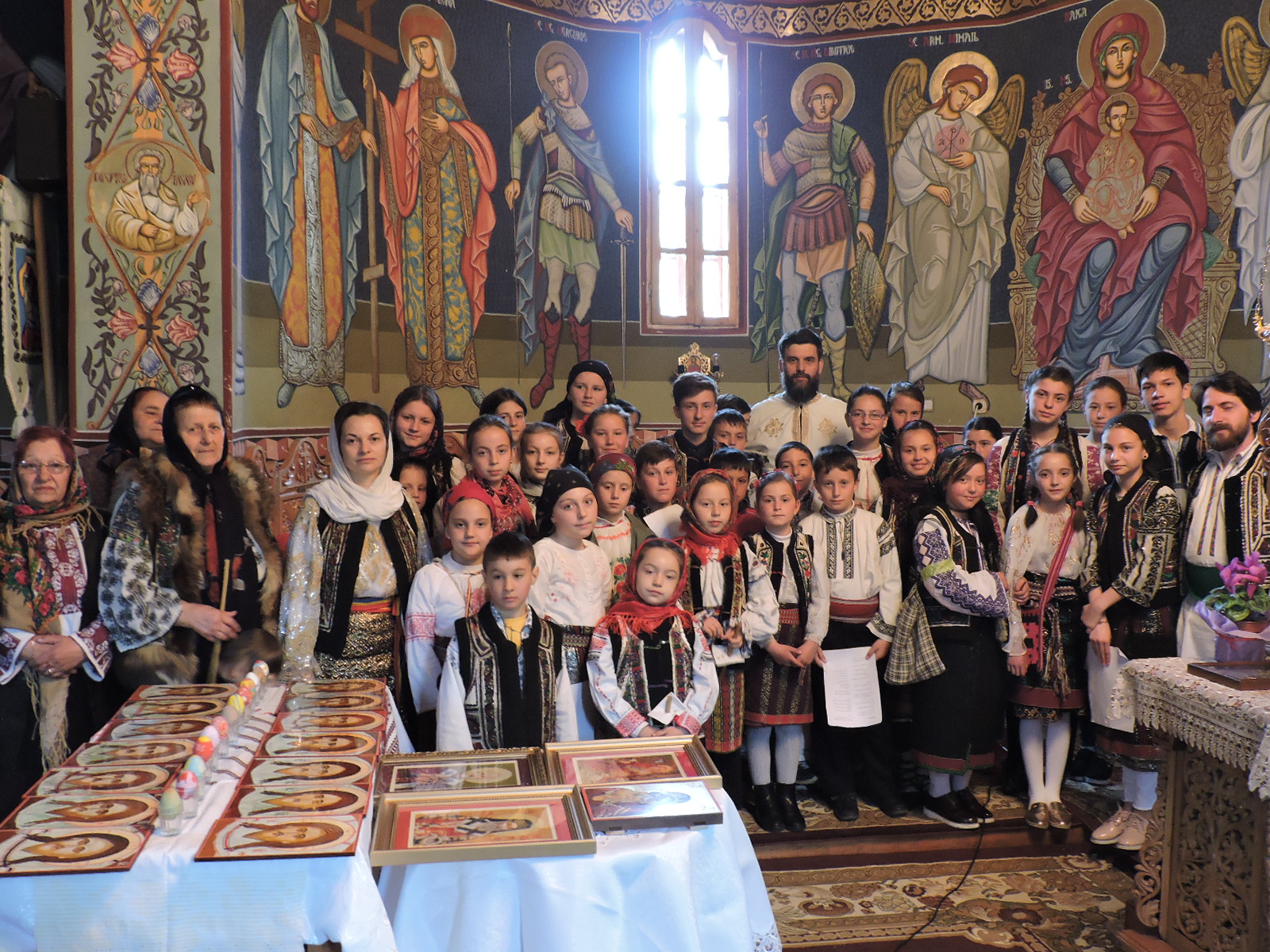 Bucuria Învierii Domnului mărturisită de copiii din Boboieşti