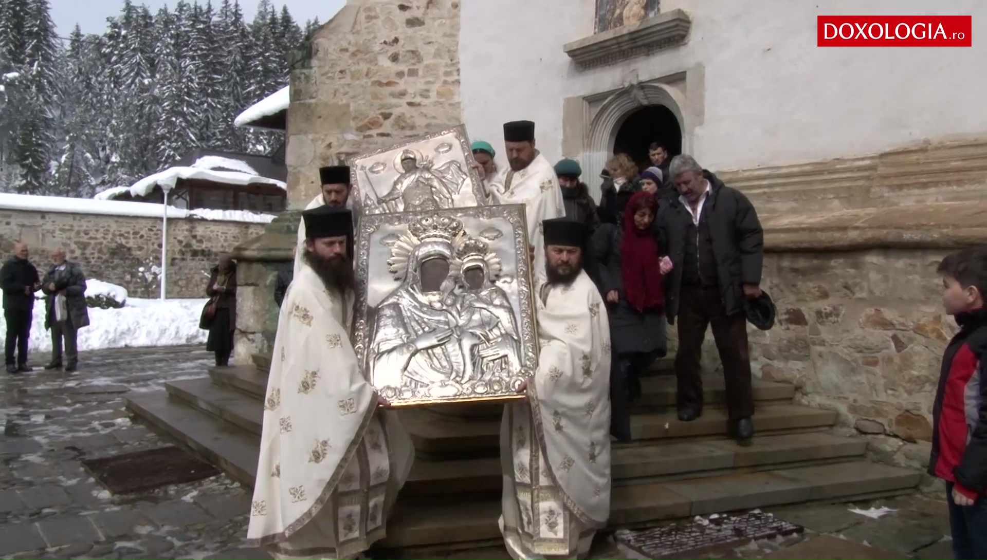 (Video) Izvorul tămădurii - hram la Mănăstirea Bistrița