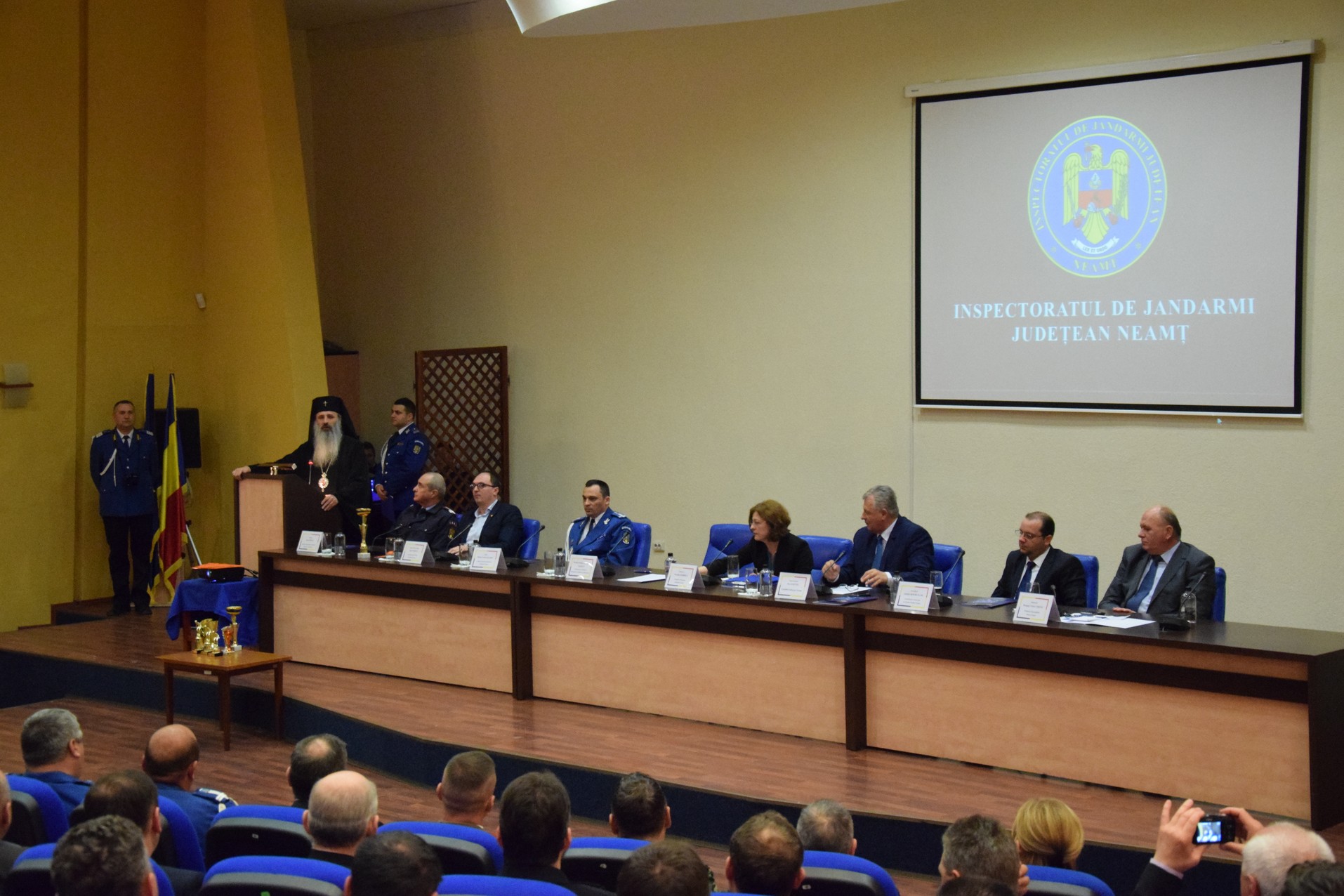 Părintele Mitropolit Teofan, prezent la Piatra Neamţ de Ziua Jandarmeriei Române Părintele Mitropolit Teofan, prezent la Piatra Neamţ de Ziua Jandarmeriei Române