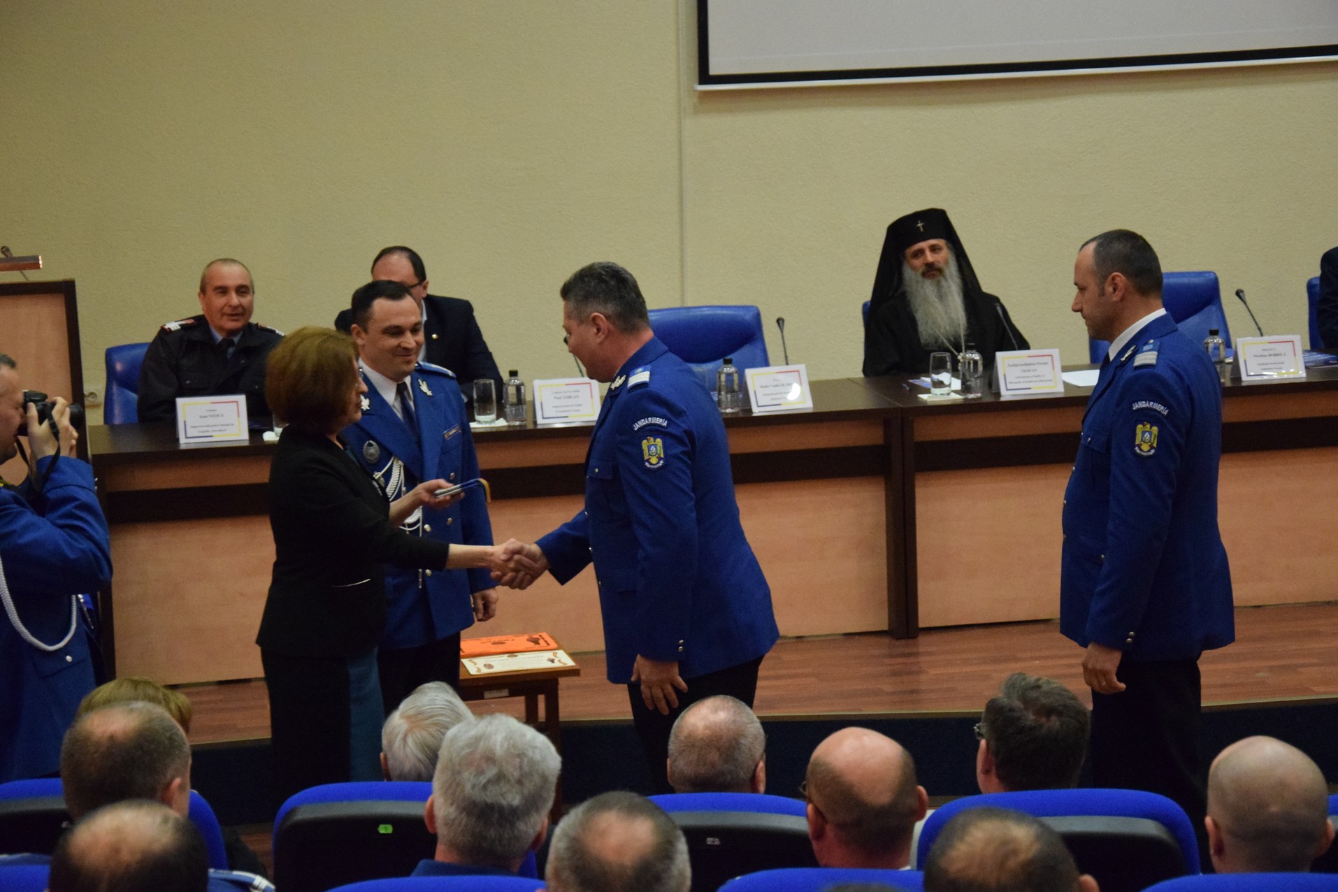 Părintele Mitropolit Teofan, prezent la Piatra Neamţ de Ziua Jandarmeriei Române Părintele Mitropolit Teofan, prezent la Piatra Neamţ de Ziua Jandarmeriei Române