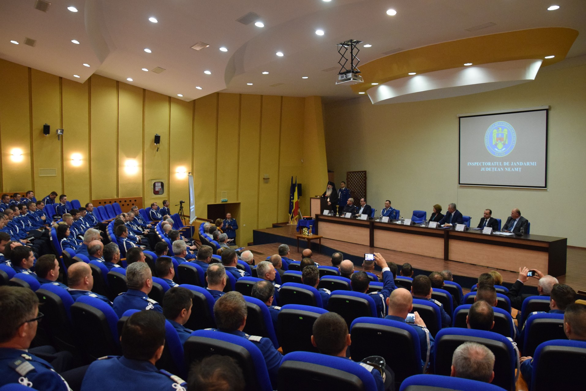 Părintele Mitropolit Teofan, prezent la Piatra Neamţ de Ziua Jandarmeriei Române Părintele Mitropolit Teofan, prezent la Piatra Neamţ de Ziua Jandarmeriei Române