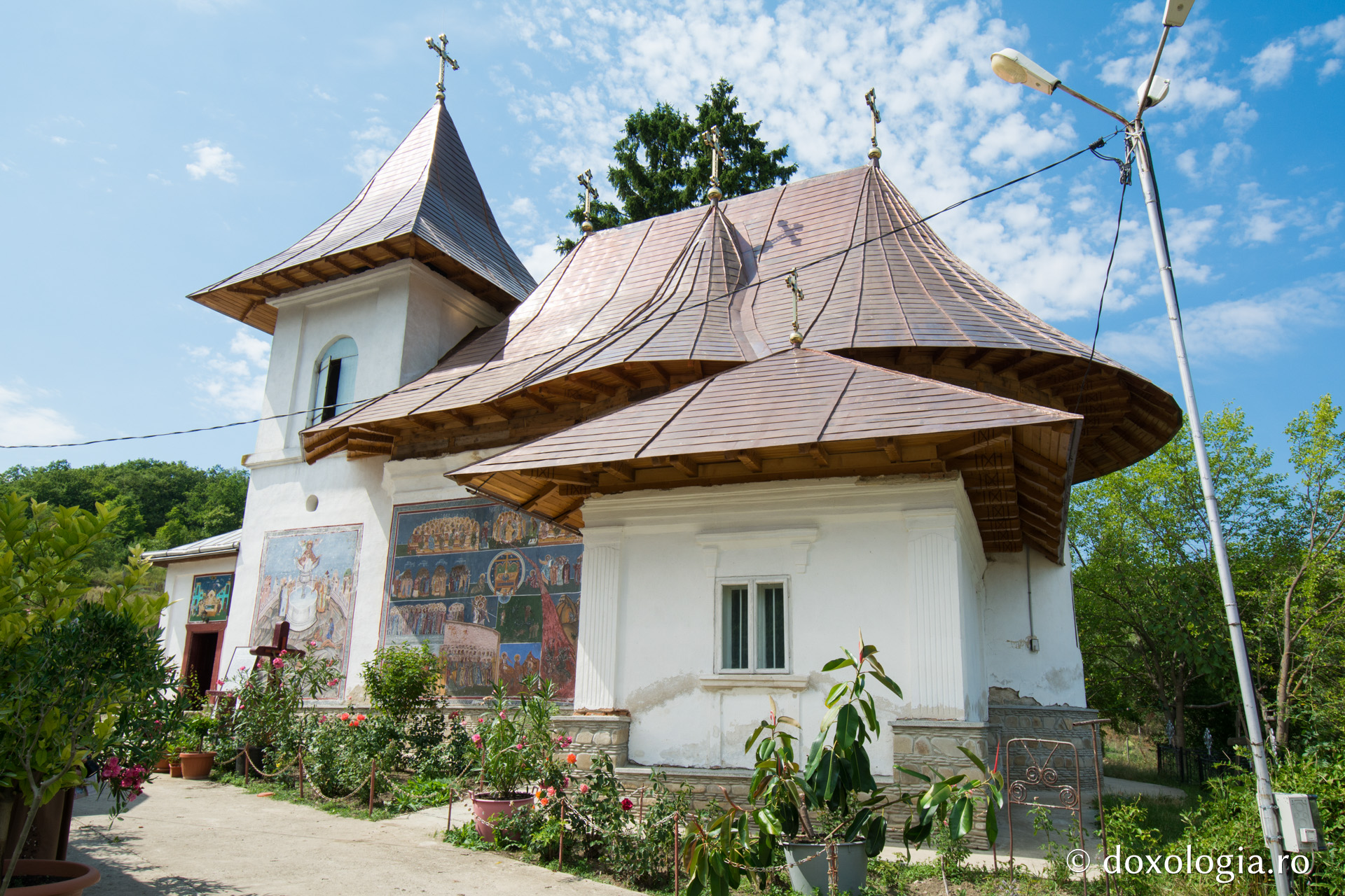 (Foto) Mănăstirea Cozancea – locul pe unde au trecut părinții Paisie Olaru și Cleopa Ilie
