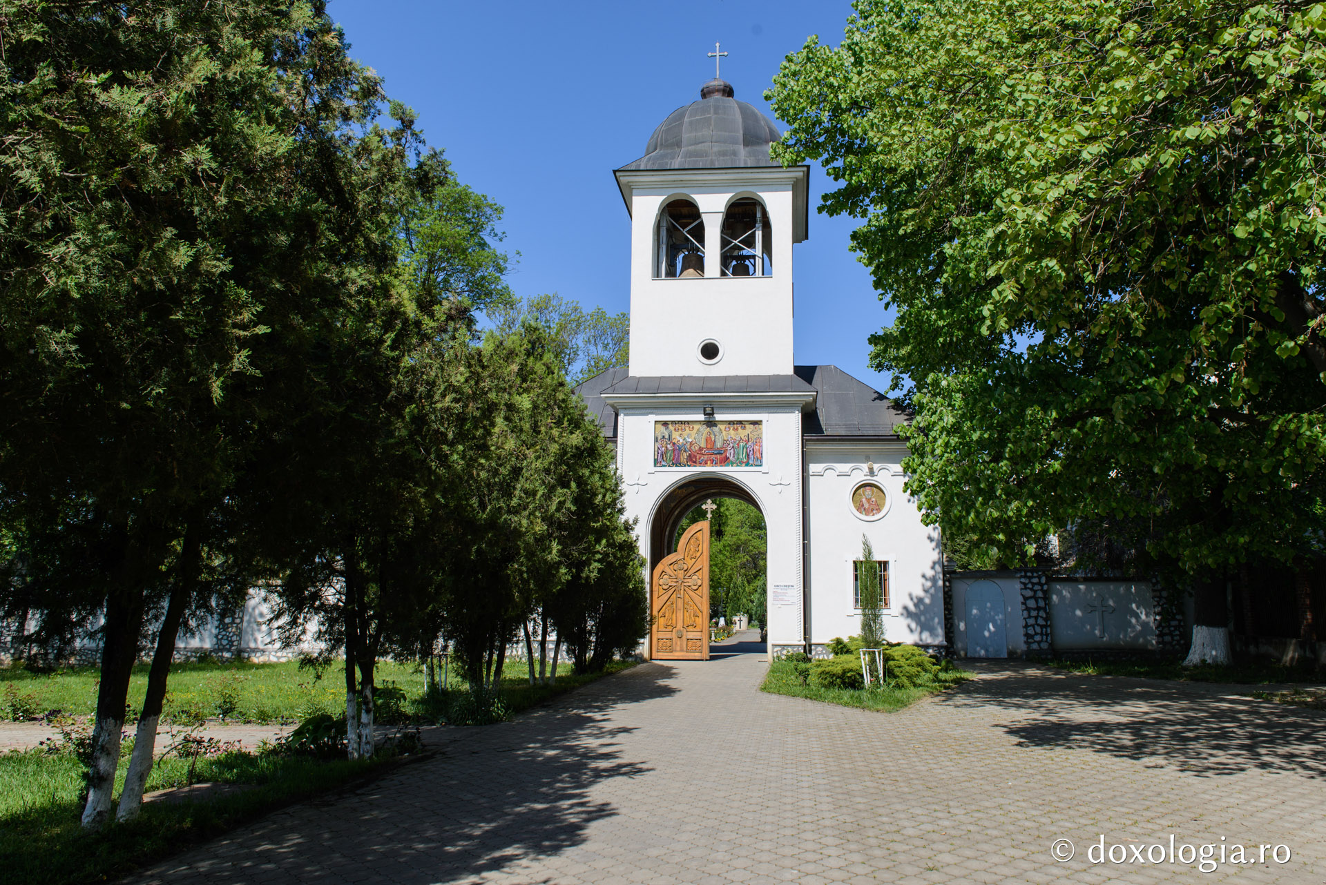 Mănăstirea Hodoş-Bodrog - una dintre cele mai vechi așezăminte monahale din România (galerie FOTO)