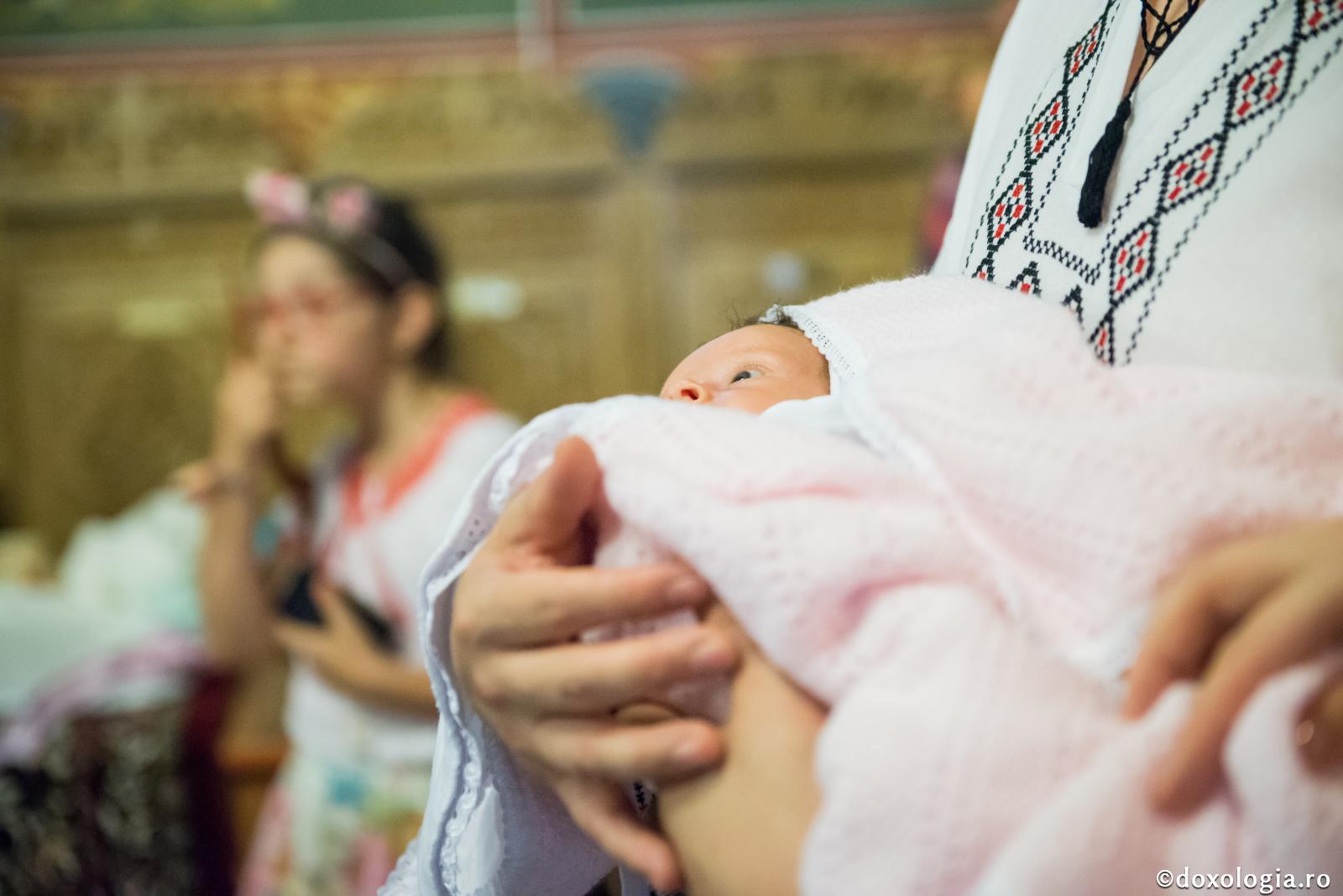 (Foto) Botezul, taina curățirii