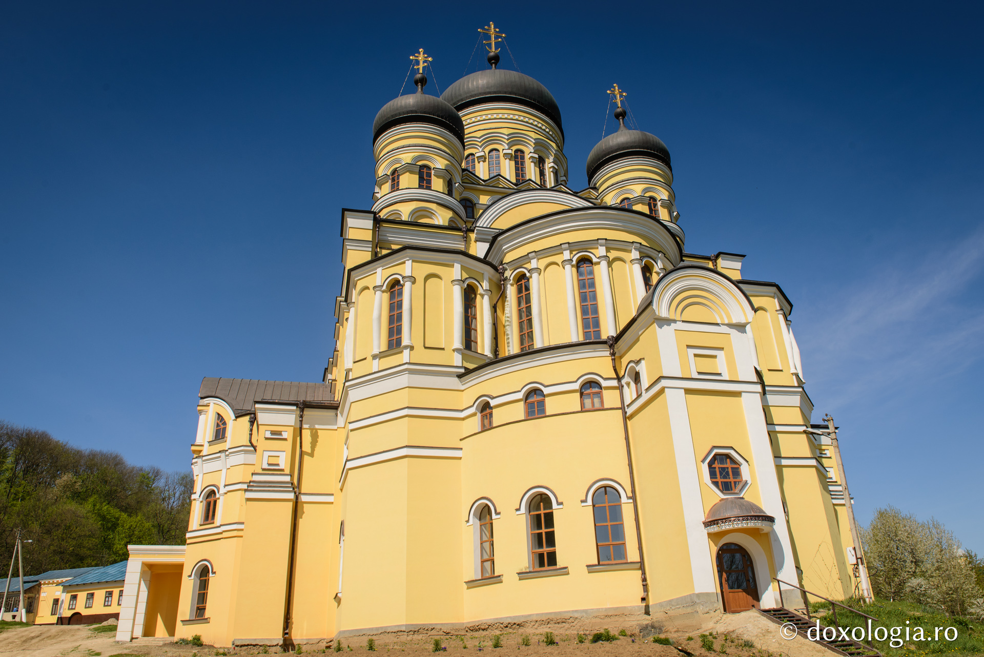 Mănăstirea Hîncu din Republica Moldova (galerie FOTO)