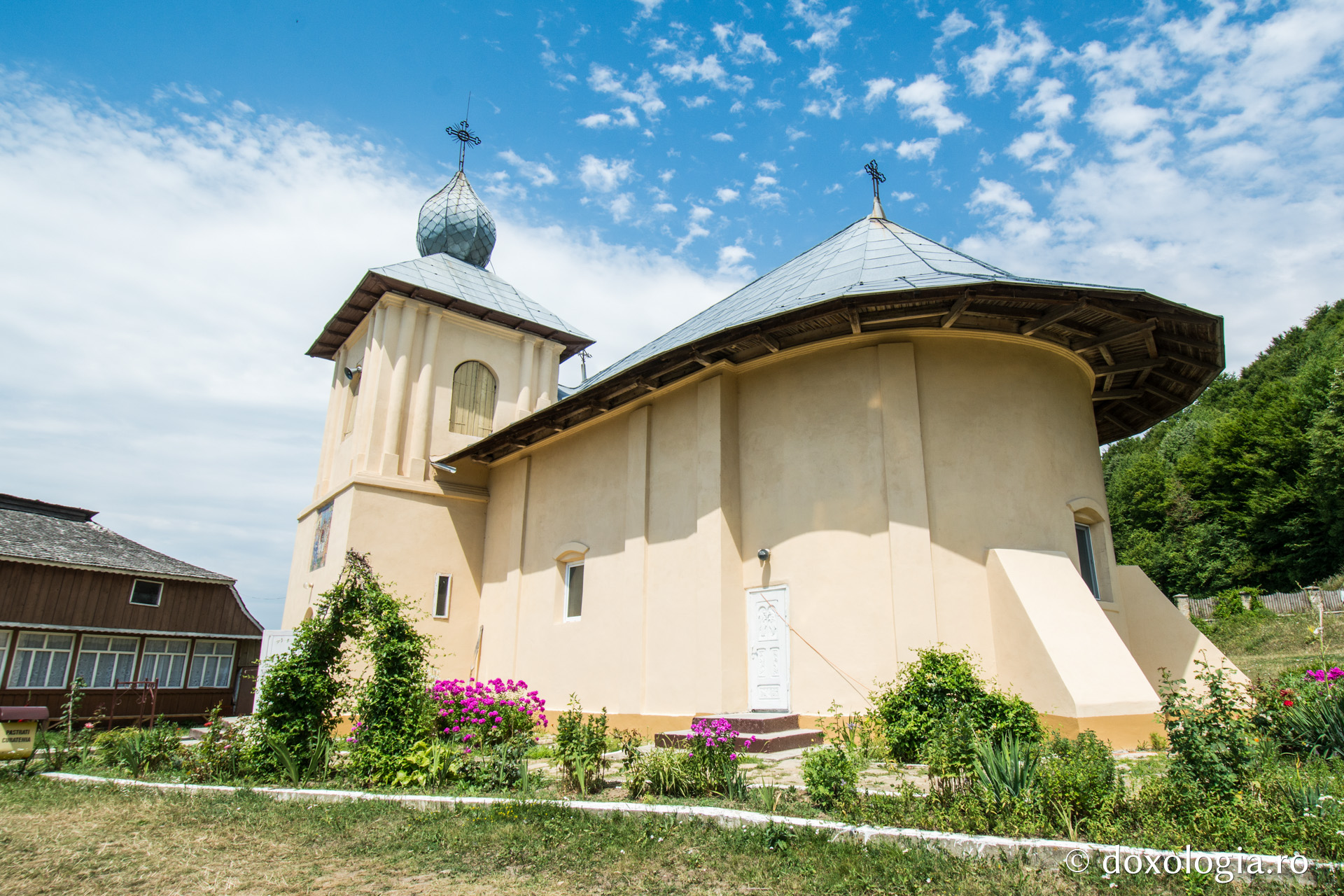 (Foto) Mănăstirea Sfânta Treime Balș