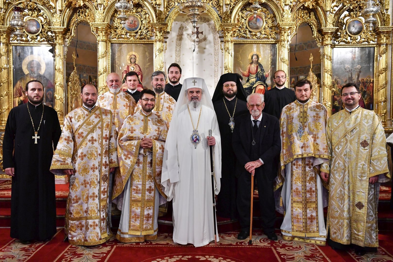 Părintele Patriarh Daniel a sfinţit catapeteasma Bisericii bucureștene „Domnița Bălașa”