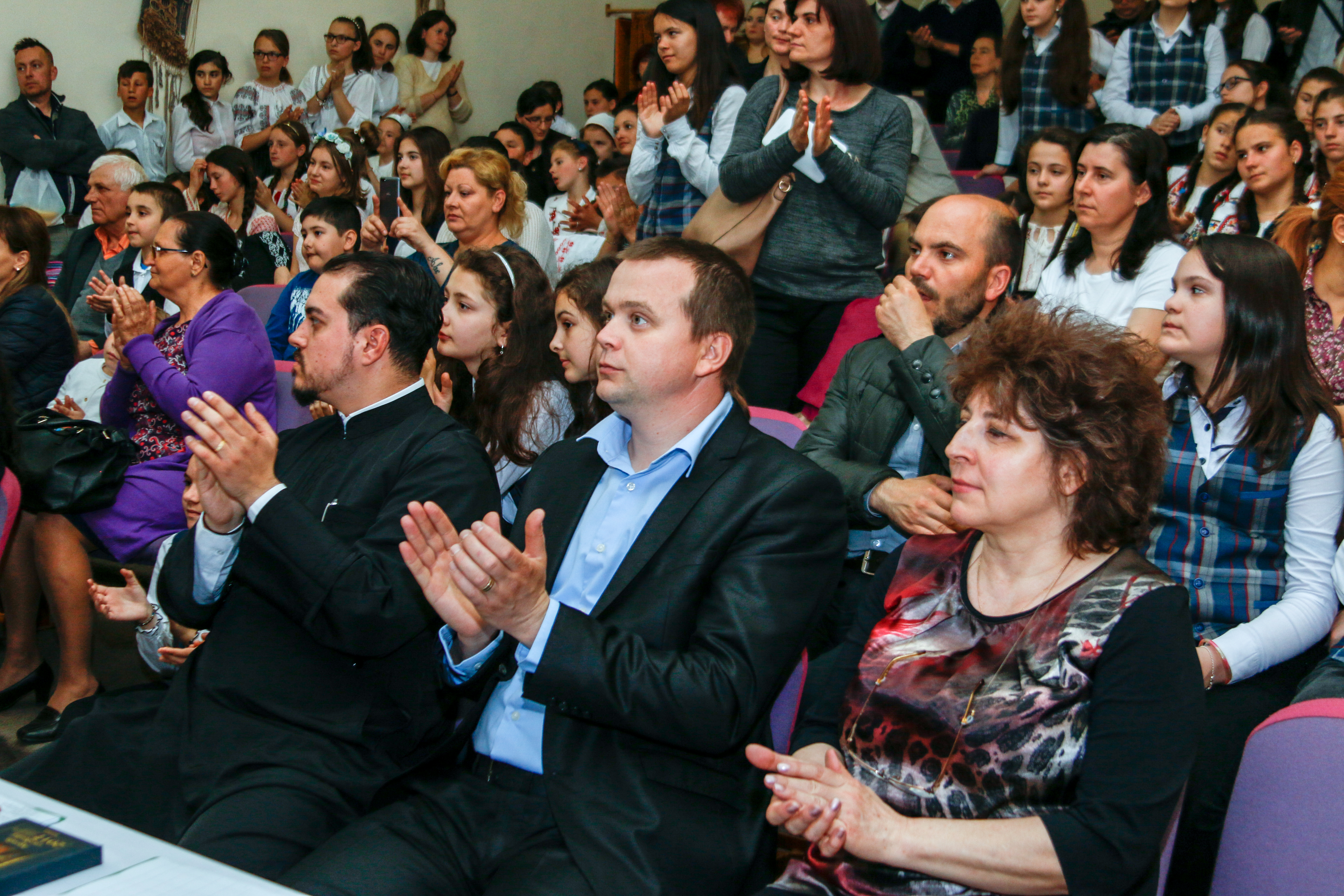 450 de participanţi în 8 ore de muzică la concursul „Din suflet de creştin“