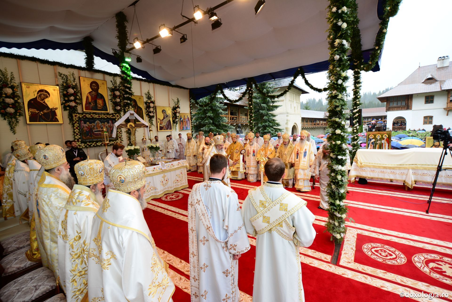 Bucovina și-a cinstit sfinții: Mitropolitul Iacob Putneanul și Cuvioșii Sila, Paisie și Natan au fost trecuți în calendar