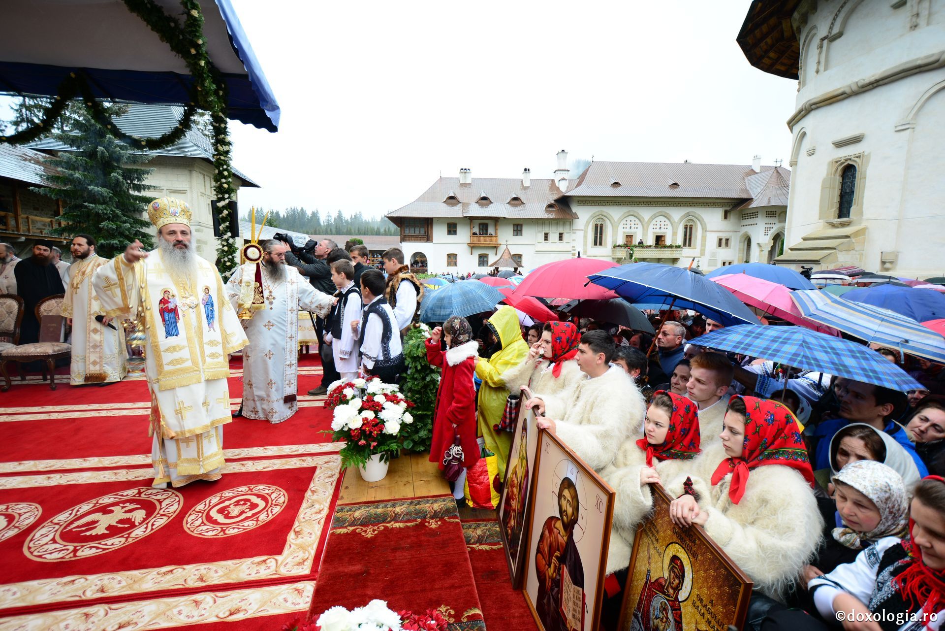 Bucovina și-a cinstit sfinții: Mitropolitul Iacob Putneanul și Cuvioșii Sila, Paisie și Natan au fost trecuți în calendar