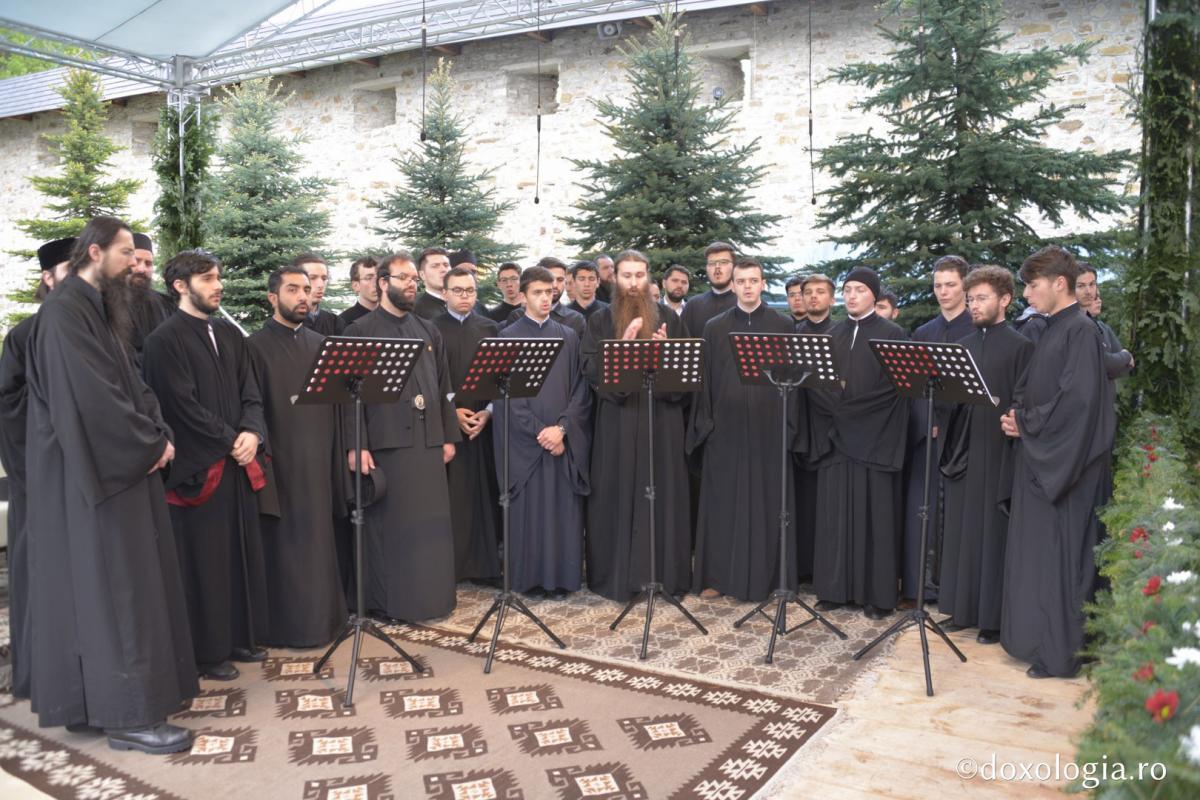 Foto: Constantin Comici Prima Sfântă Liturghie în cinstea Sfântului Ierarh Iacob Putneanul, Mitropolitul Moldovei