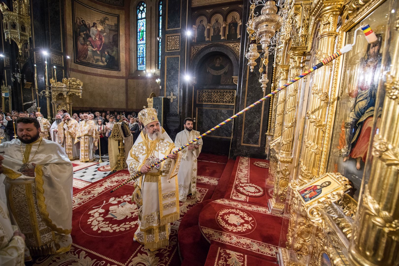Părintele Patriarh Daniel a sfinţit catapeteasma Bisericii bucureștene „Domnița Bălașa”