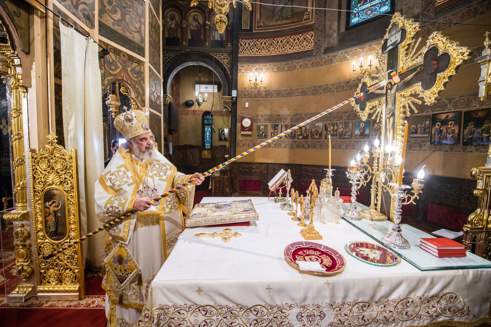 Părintele Patriarh Daniel a sfinţit catapeteasma Bisericii bucureștene „Domnița Bălașa”