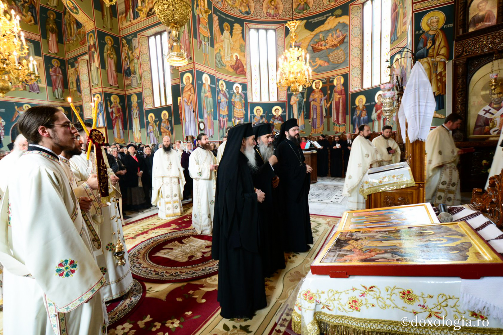 Foto: Tudorel Rusu (Foto) Sfânta Liturghie în cinstea Sfinților Cuvioși Sila, Paisie și Natan, Mănăstirea Sihăstria Putnei – 2017