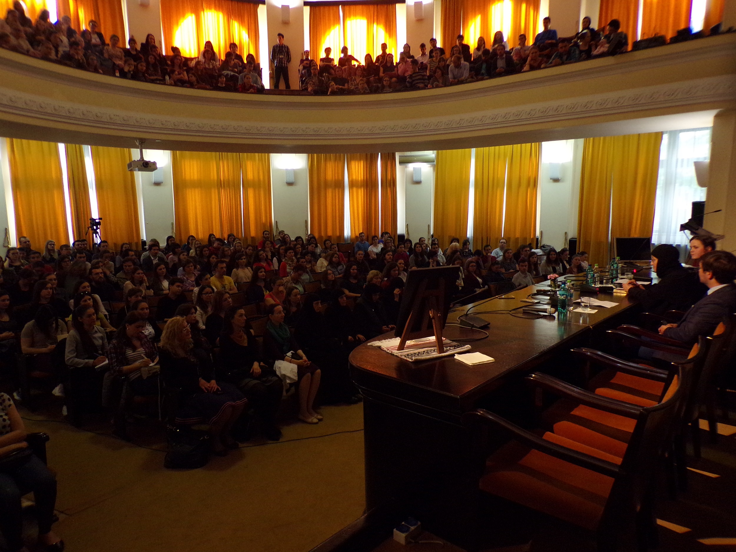 Conferință susținută de maica Siluana Vlad: „Iubirea şi dependenţa emoţională - cum le deosebim?“