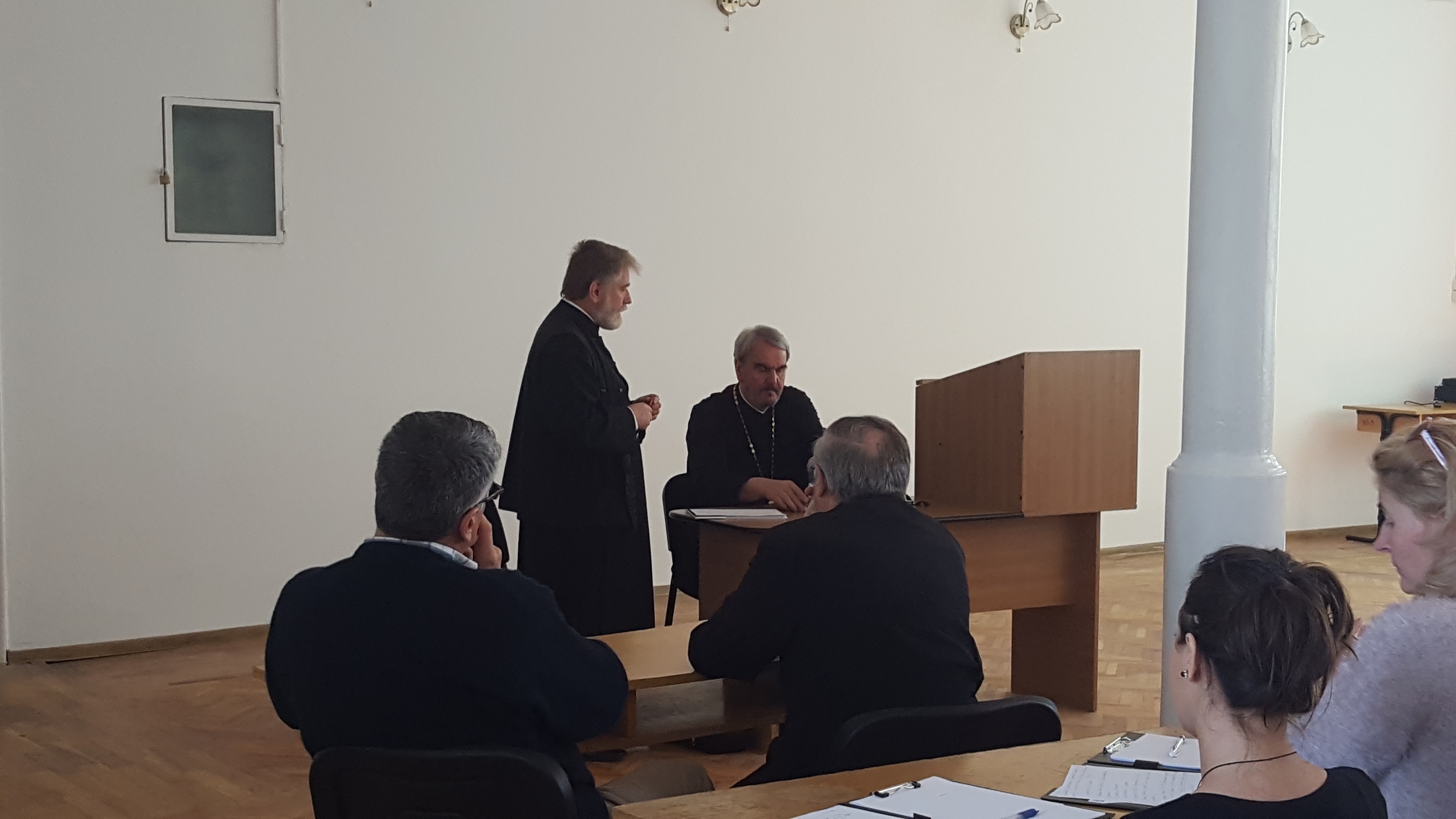 Părintele profesor Viorel Ioniţă le-a conferenţiat studenţilor teologi de la Iaşi