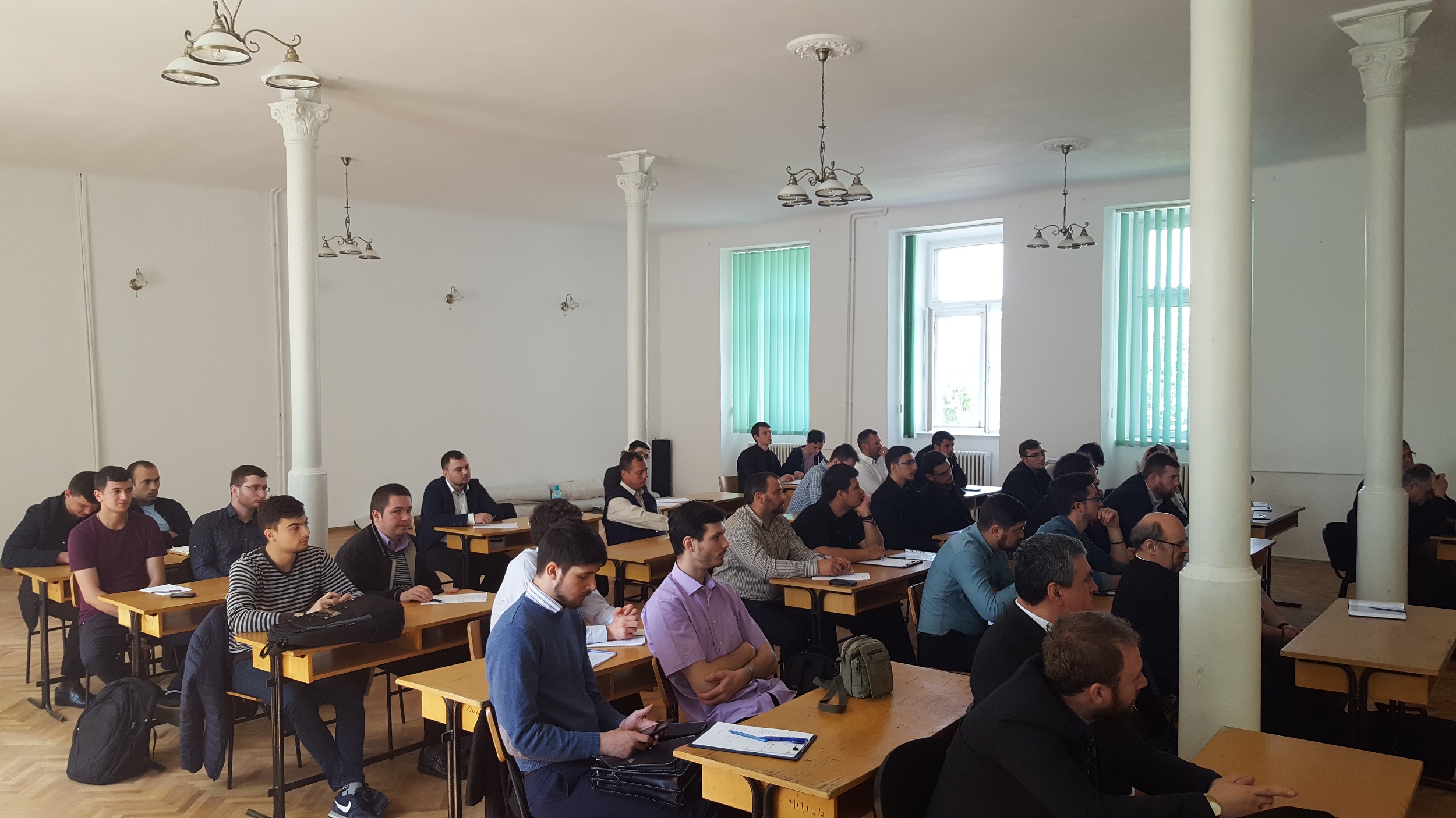 Părintele profesor Viorel Ioniţă le-a conferenţiat studenţilor teologi de la Iaşi