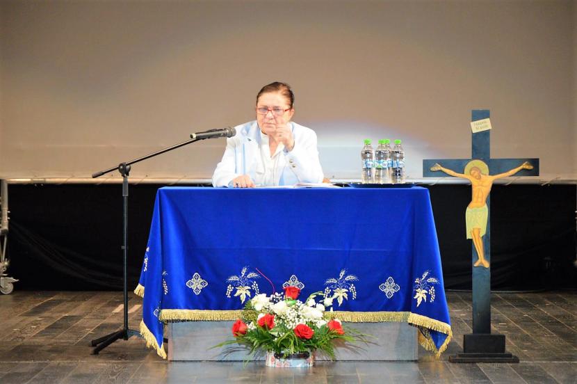 „De la reverendă la zeghe“