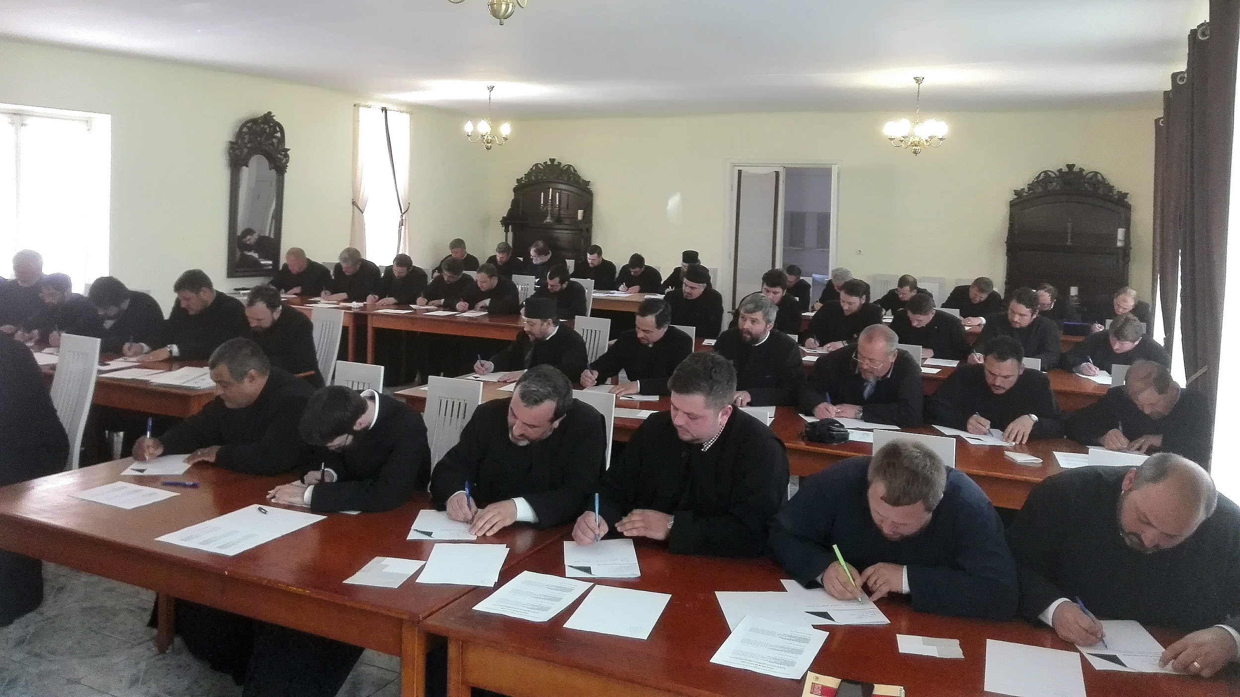 50 de preoţi la cursurile pentru obţinerea gradelor profesionale