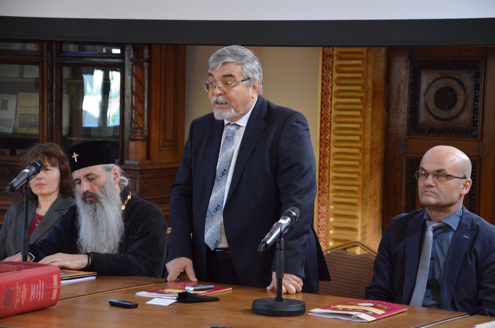 A debutat cea de-a VII-a ediţie a Simpozionului Naţional „Explorări în tradiţia biblică românească şi europeană“