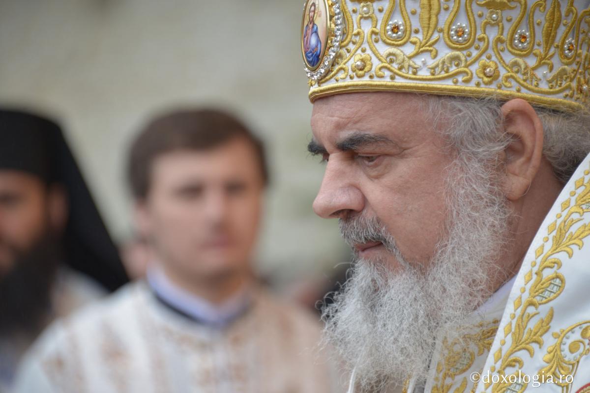 Părintele Patriarh Daniel: „Crucea este semnul iubirii jertfelnice a lui Hristos”