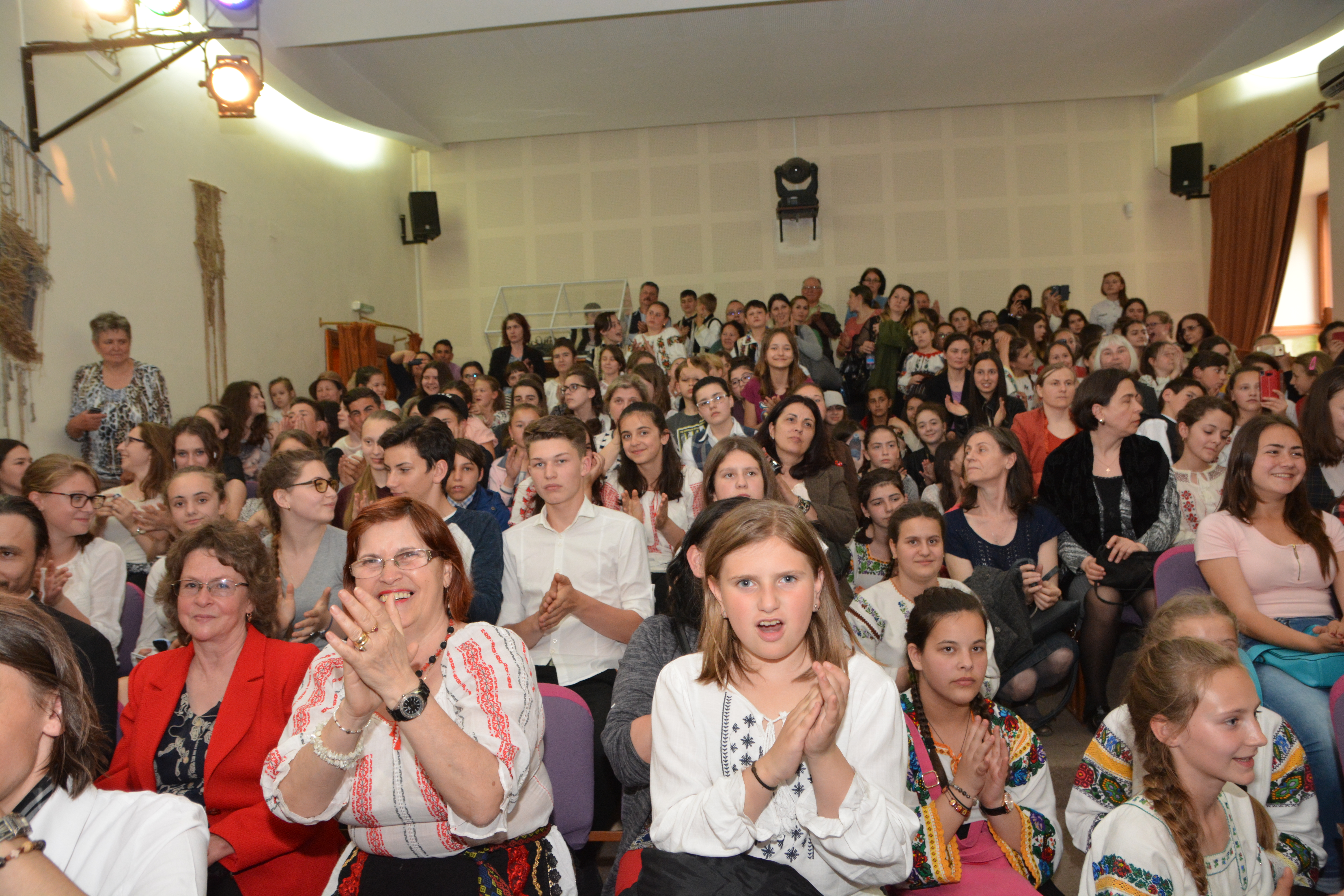 450 de participanţi în 8 ore de muzică la concursul „Din suflet de creştin“