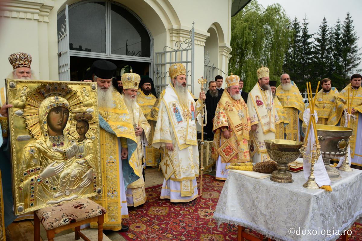 Hram la Mănăstirea Neamț: „Sărbătoarea Înălțării Domnului ne așază în starea de așteptare a Domnului Hristos”