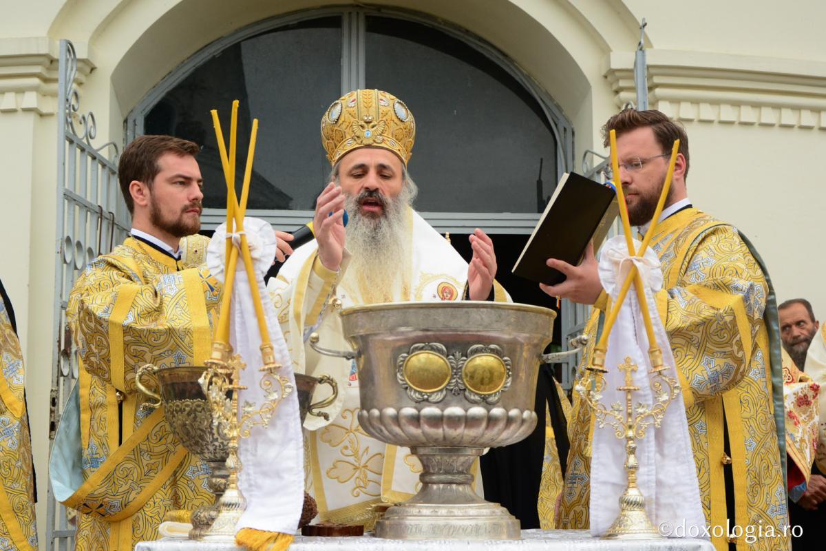 Hram la Mănăstirea Neamț: „Sărbătoarea Înălțării Domnului ne așază în starea de așteptare a Domnului Hristos”