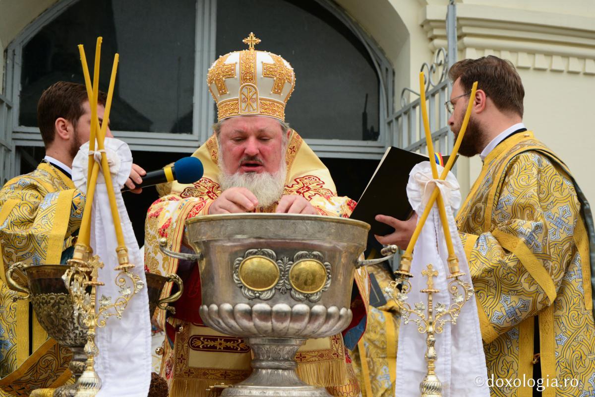 Hram la Mănăstirea Neamț: „Sărbătoarea Înălțării Domnului ne așază în starea de așteptare a Domnului Hristos”