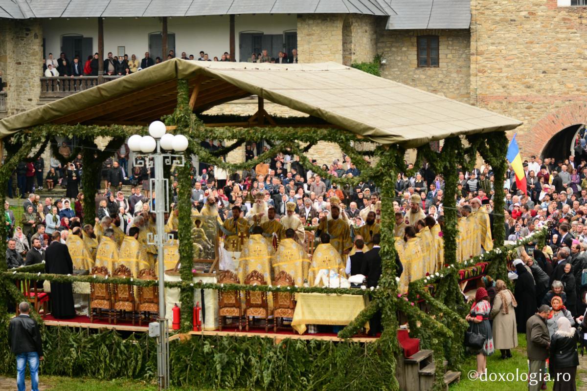 Hram la Mănăstirea Neamț: „Sărbătoarea Înălțării Domnului ne așază în starea de așteptare a Domnului Hristos”