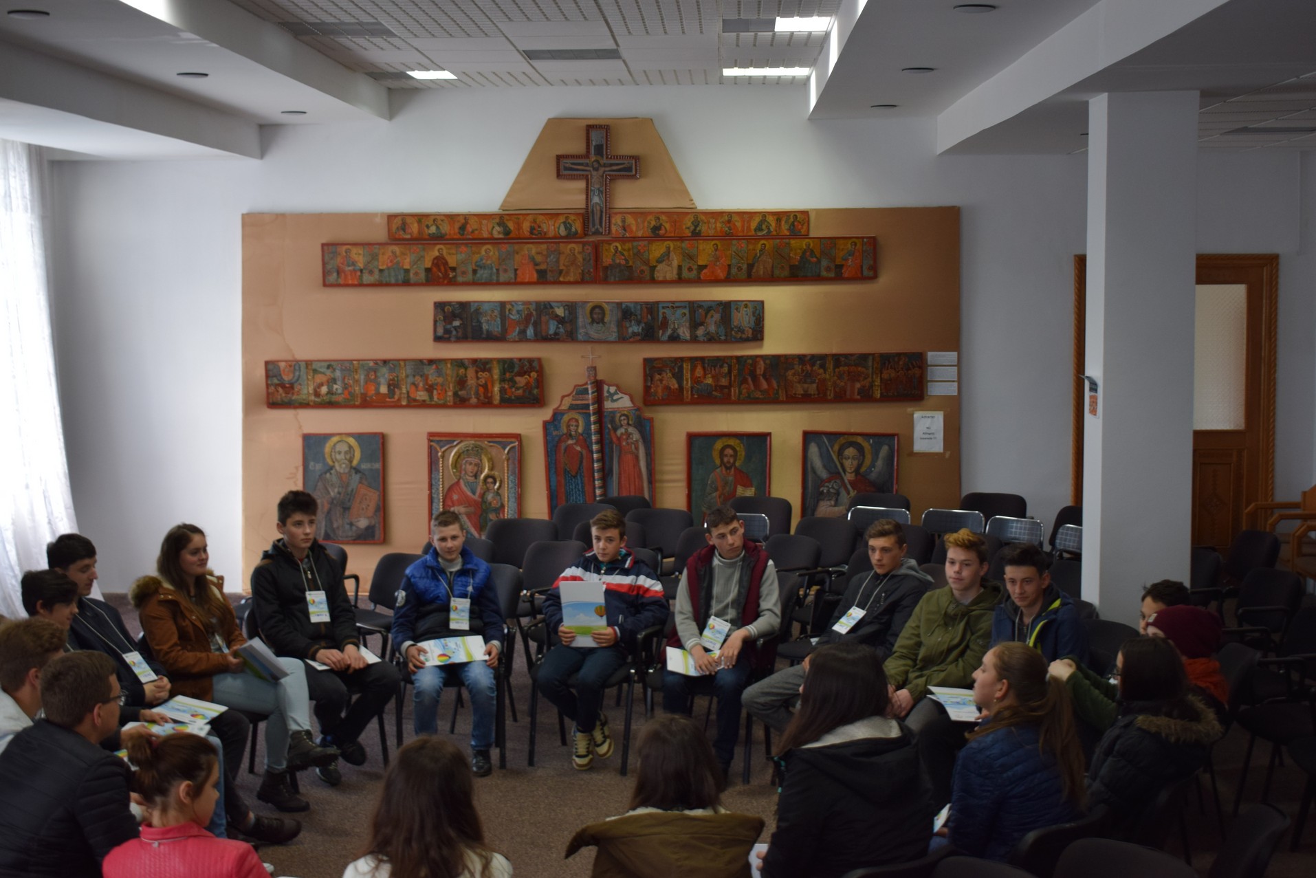 Tinerii de pe Valea Muntelui Ceahlău: „...cum să nu călătorim singuri”