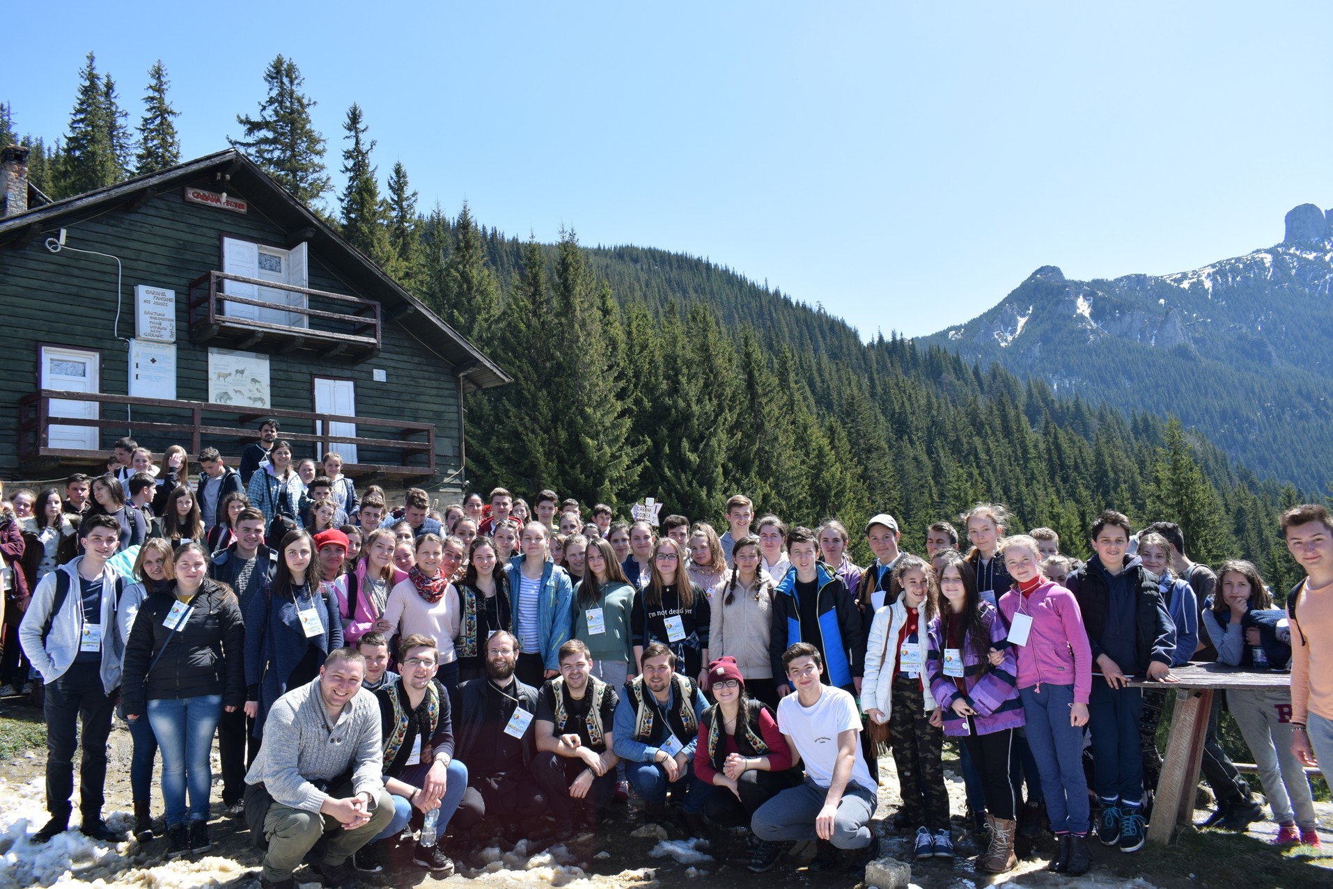 Tinerii de pe Valea Muntelui Ceahlău: „...cum să nu călătorim singuri”