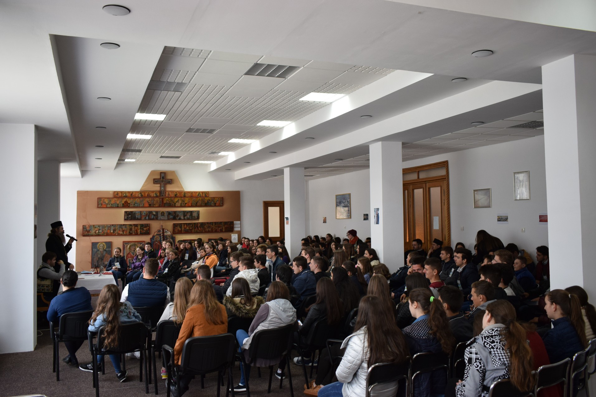 Tinerii de pe Valea Muntelui Ceahlău: „...cum să nu călătorim singuri”