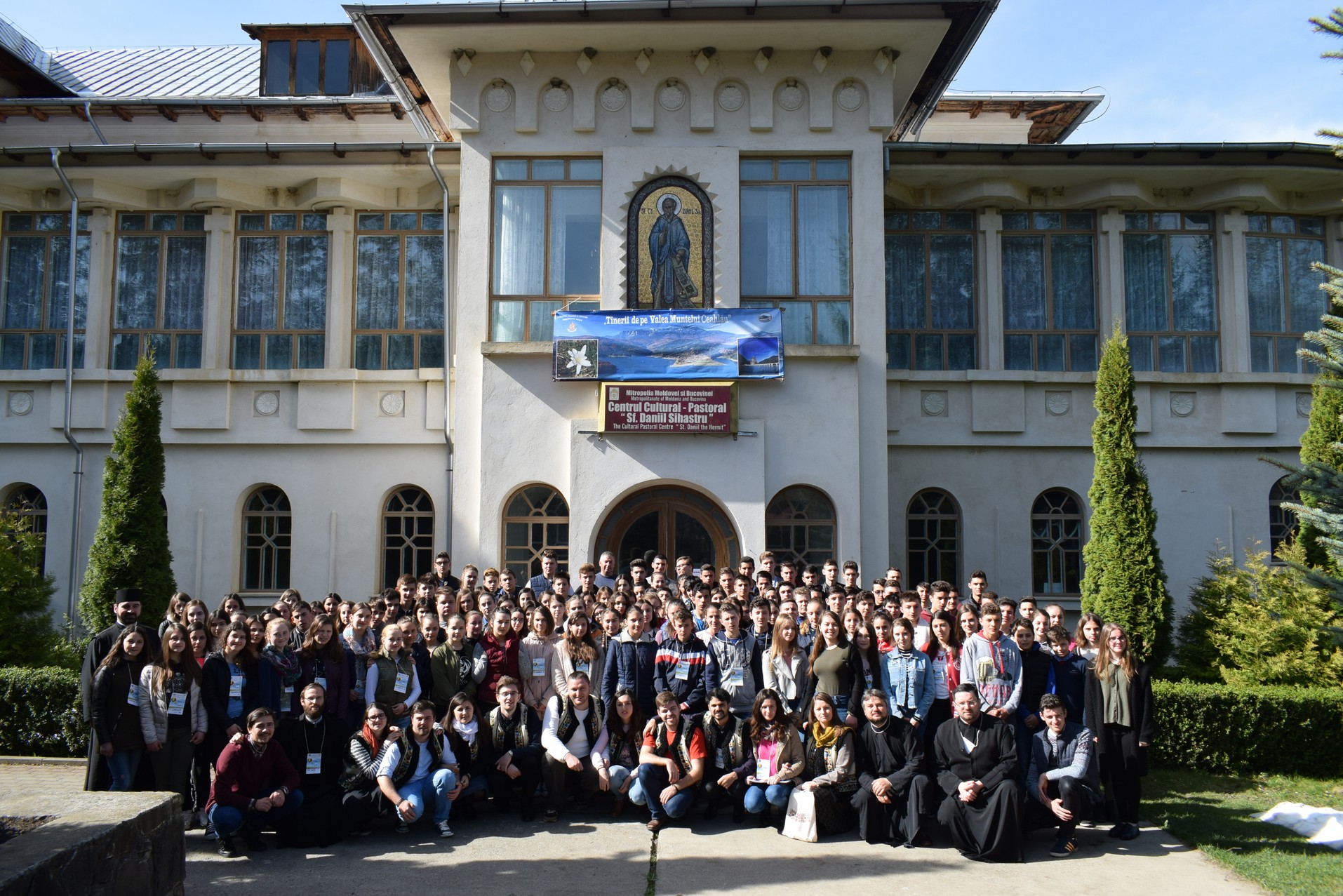 Tinerii de pe Valea Muntelui Ceahlău: „...cum să nu călătorim singuri”