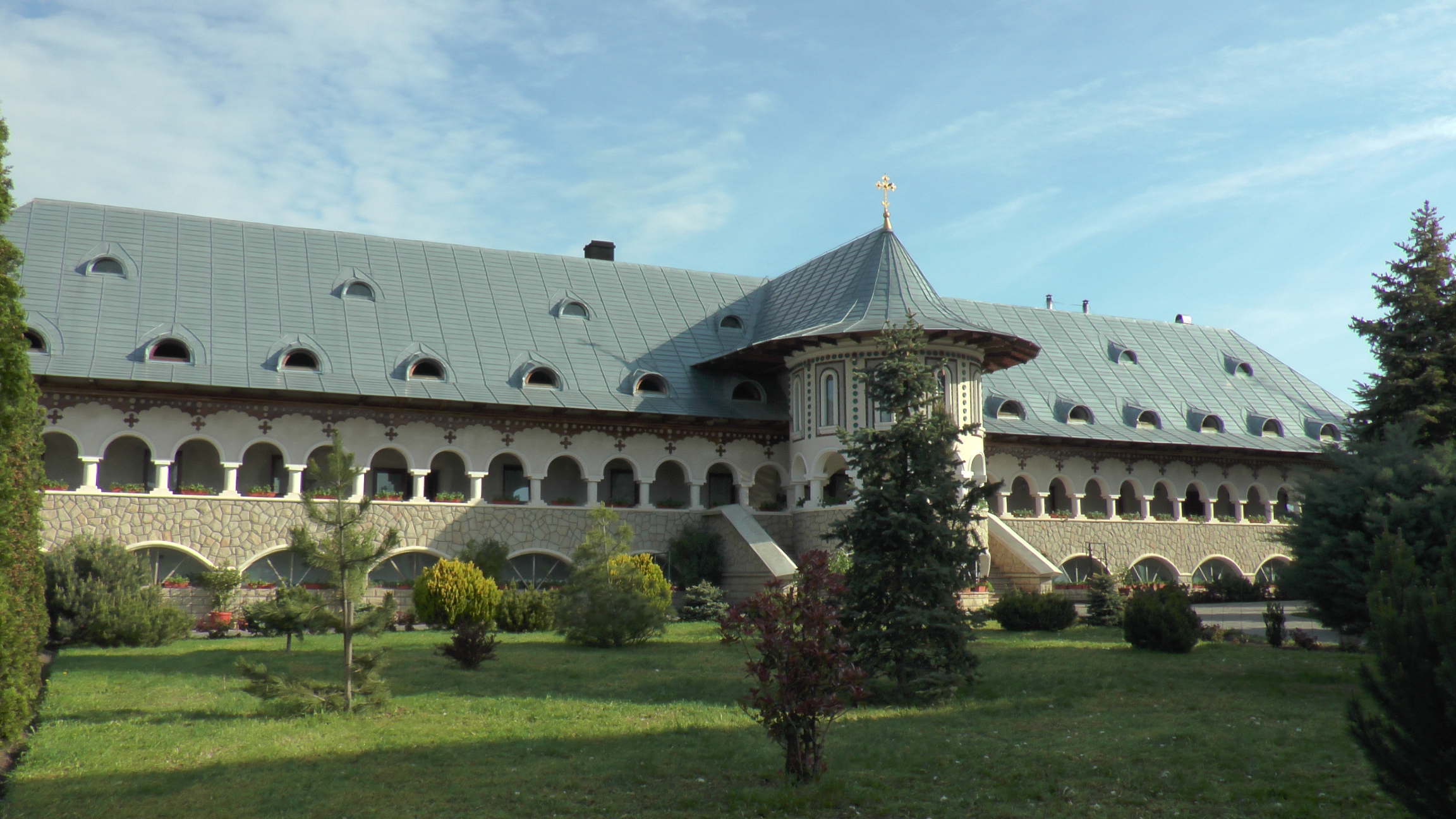 Liturghie arhierească la Mănăstirea Cămârzani