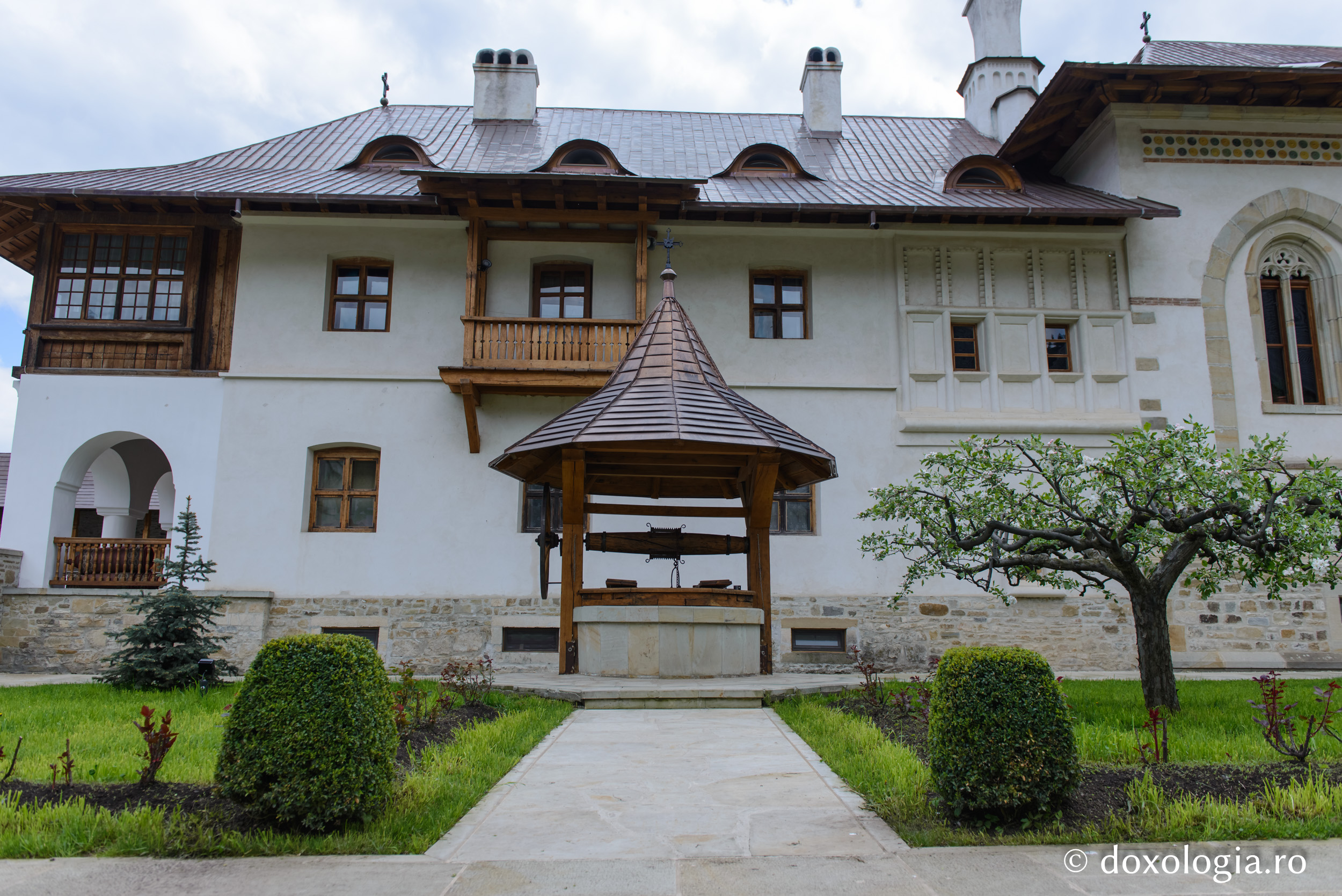 (Foto) Fântâna Sfântului Iacob Putneanul