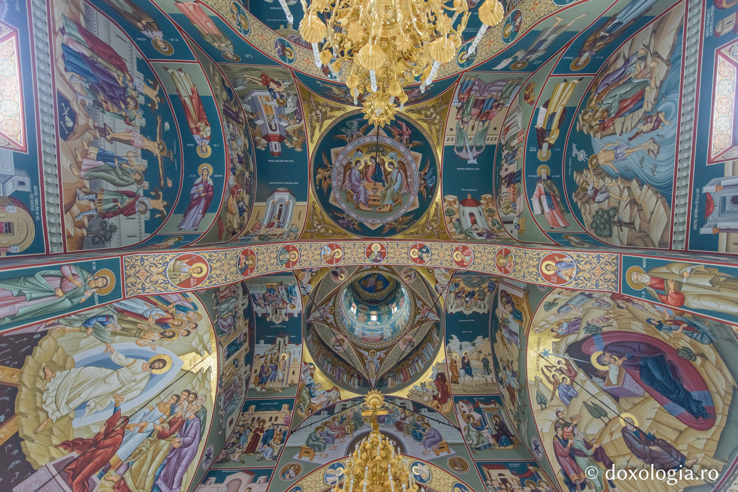(Foto) Pictura Bisericii „Izvorul Tămăduirii” a Mănăstirii Sihăstria Putnei