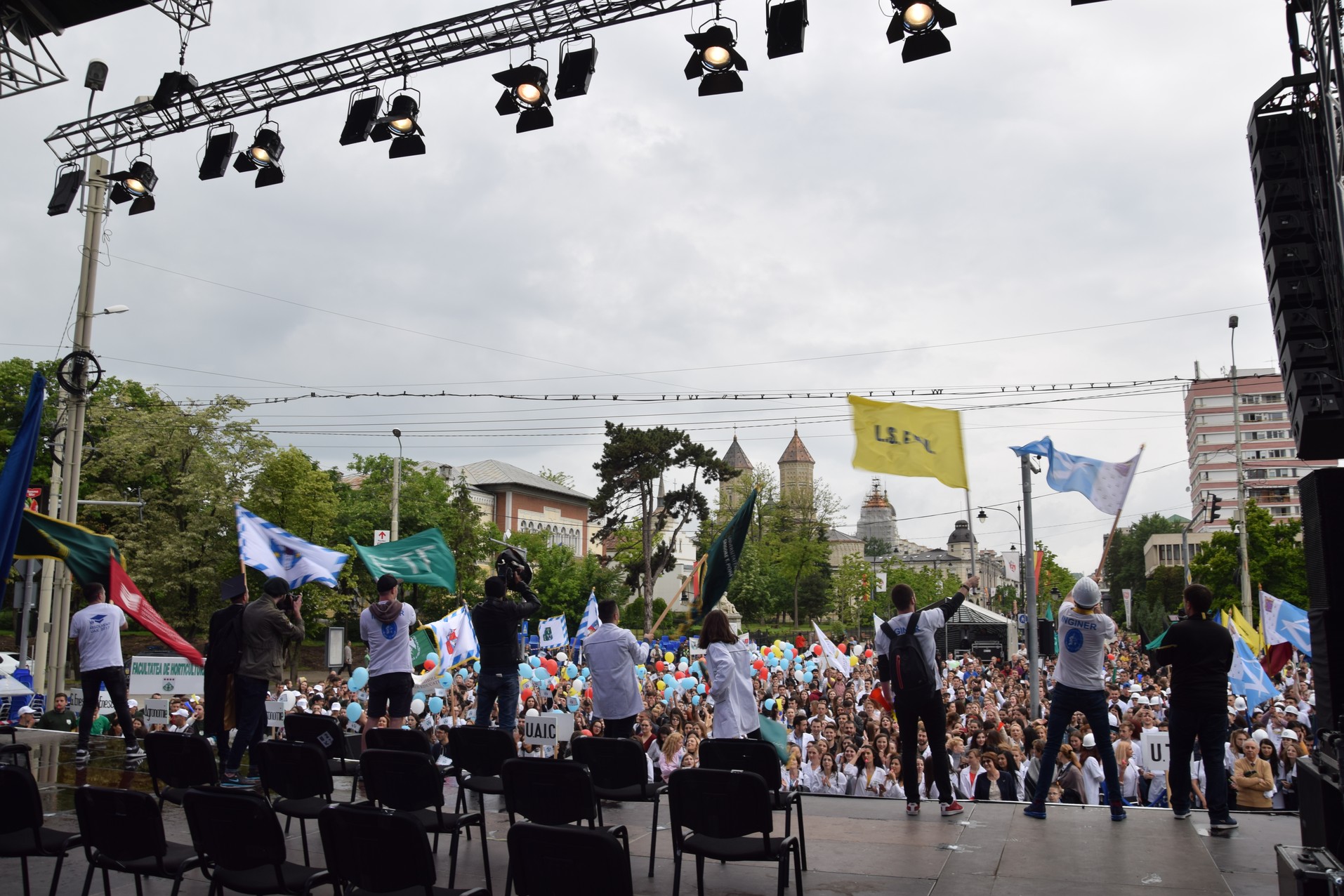 IPS Mitropolit Teofan, la „Marşul Absolventului“: „O persoană fericită este o persoană care mulţumeşte“