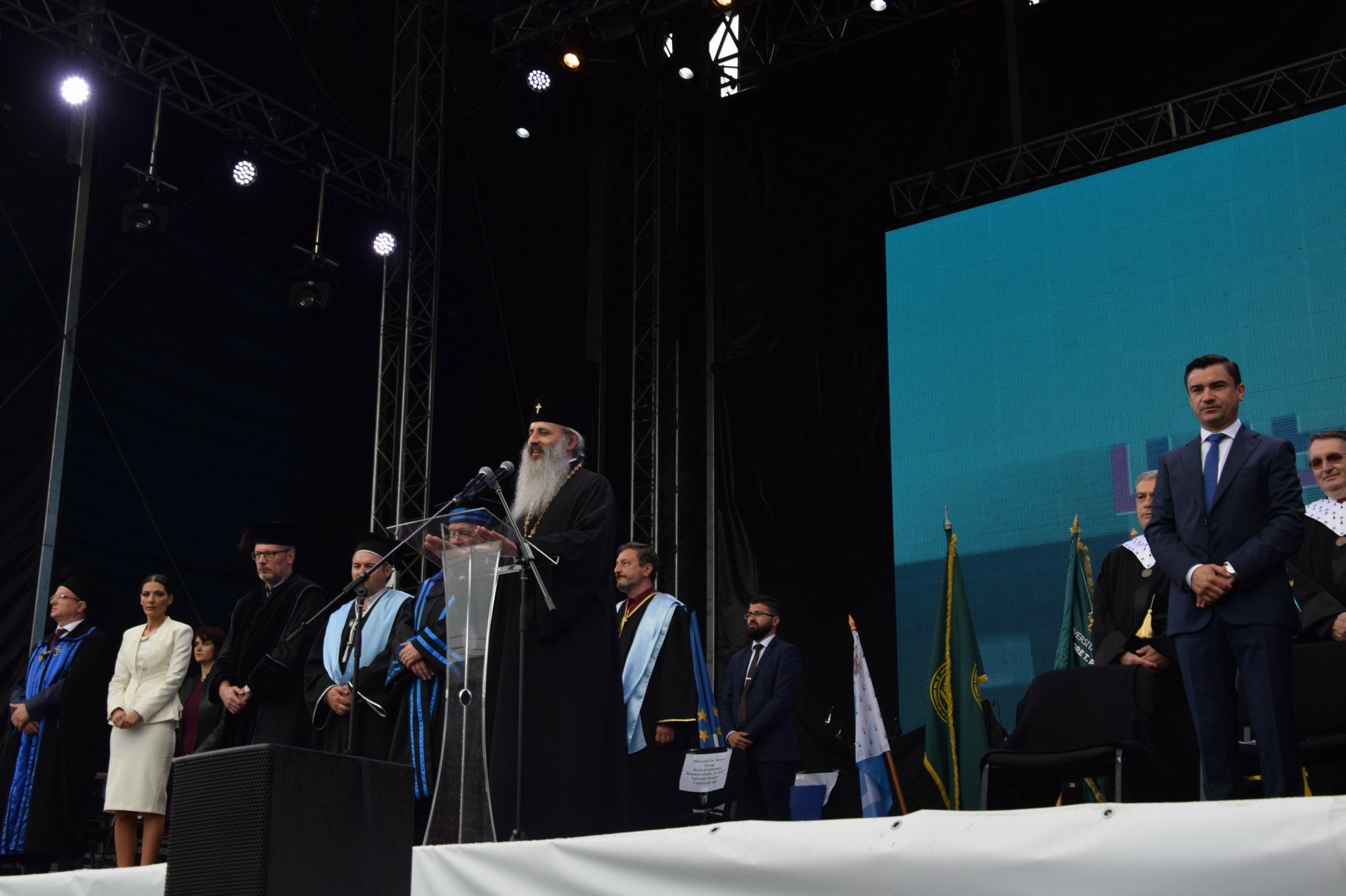 IPS Mitropolit Teofan, la „Marşul Absolventului“: „O persoană fericită este o persoană care mulţumeşte“