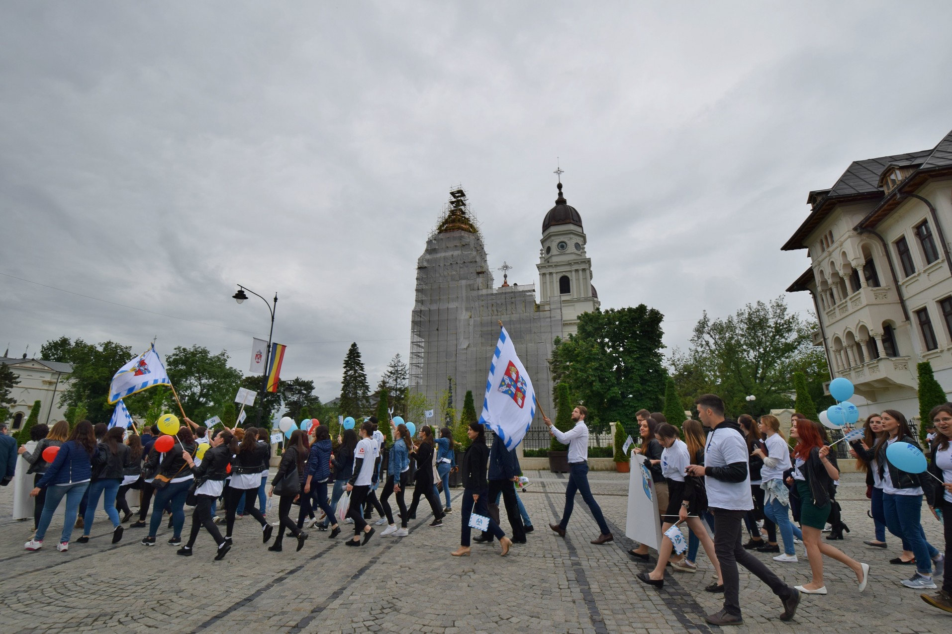 IPS Mitropolit Teofan, la „Marşul Absolventului“: „O persoană fericită este o persoană care mulţumeşte“