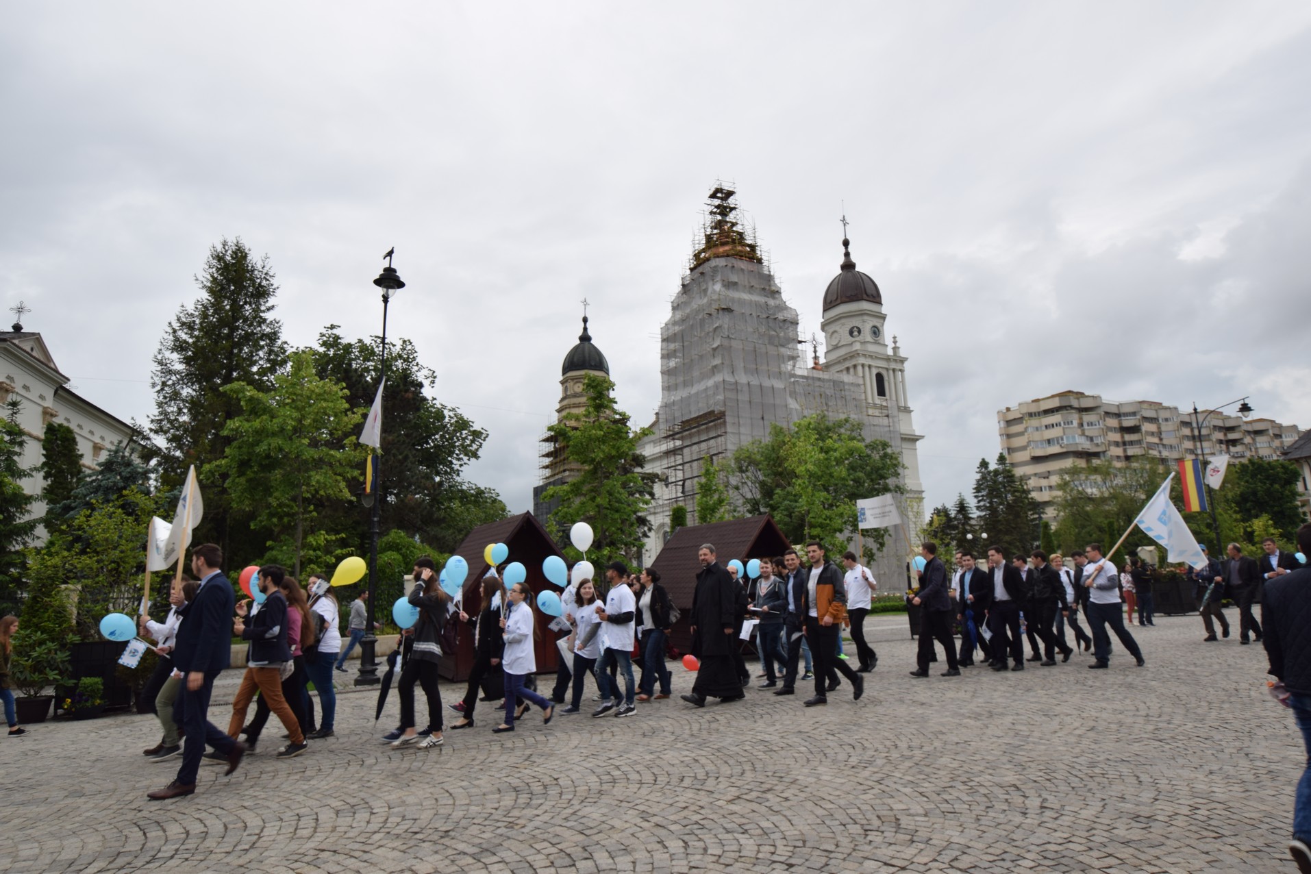 IPS Mitropolit Teofan, la „Marşul Absolventului“: „O persoană fericită este o persoană care mulţumeşte“