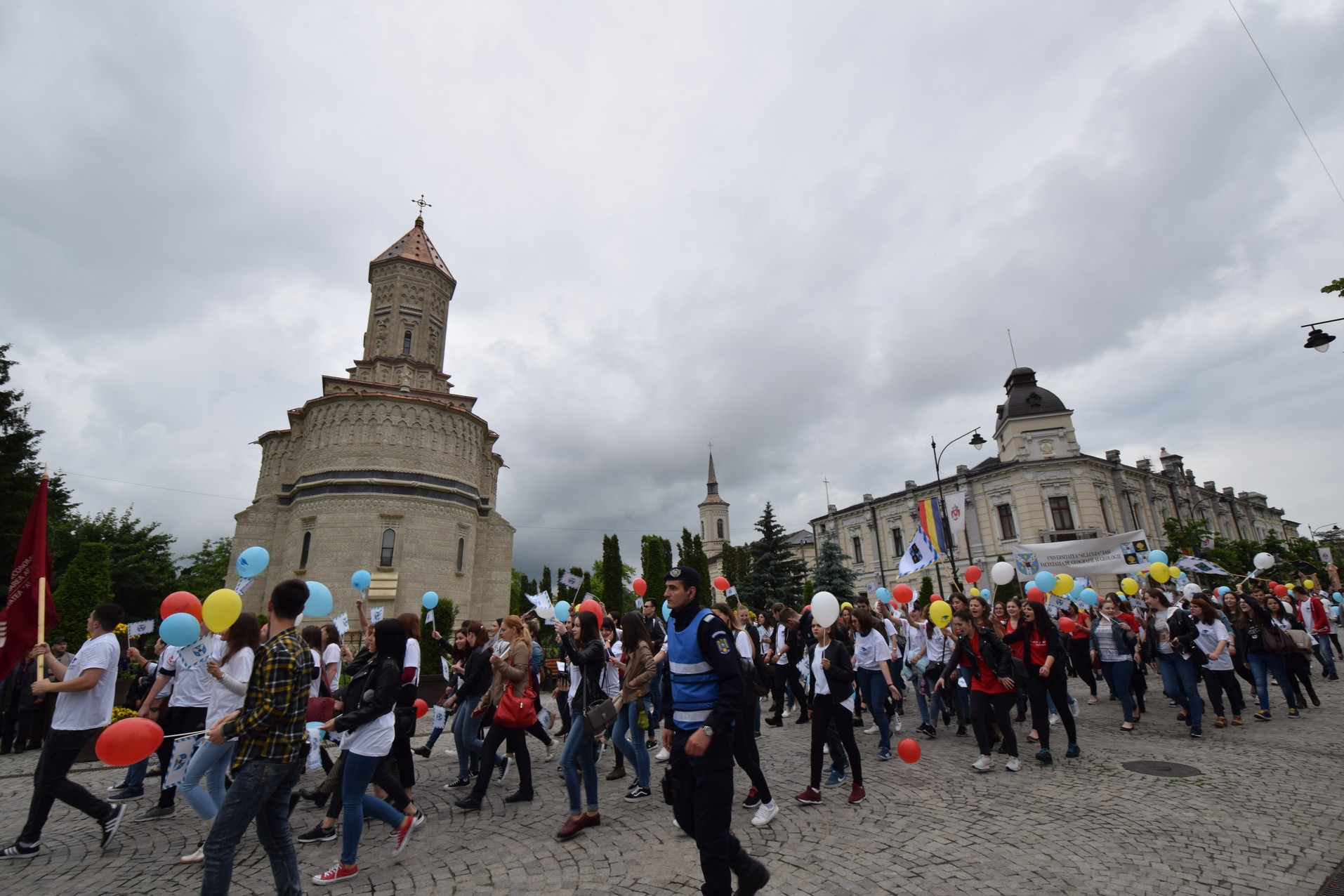 IPS Mitropolit Teofan, la „Marşul Absolventului“: „O persoană fericită este o persoană care mulţumeşte“